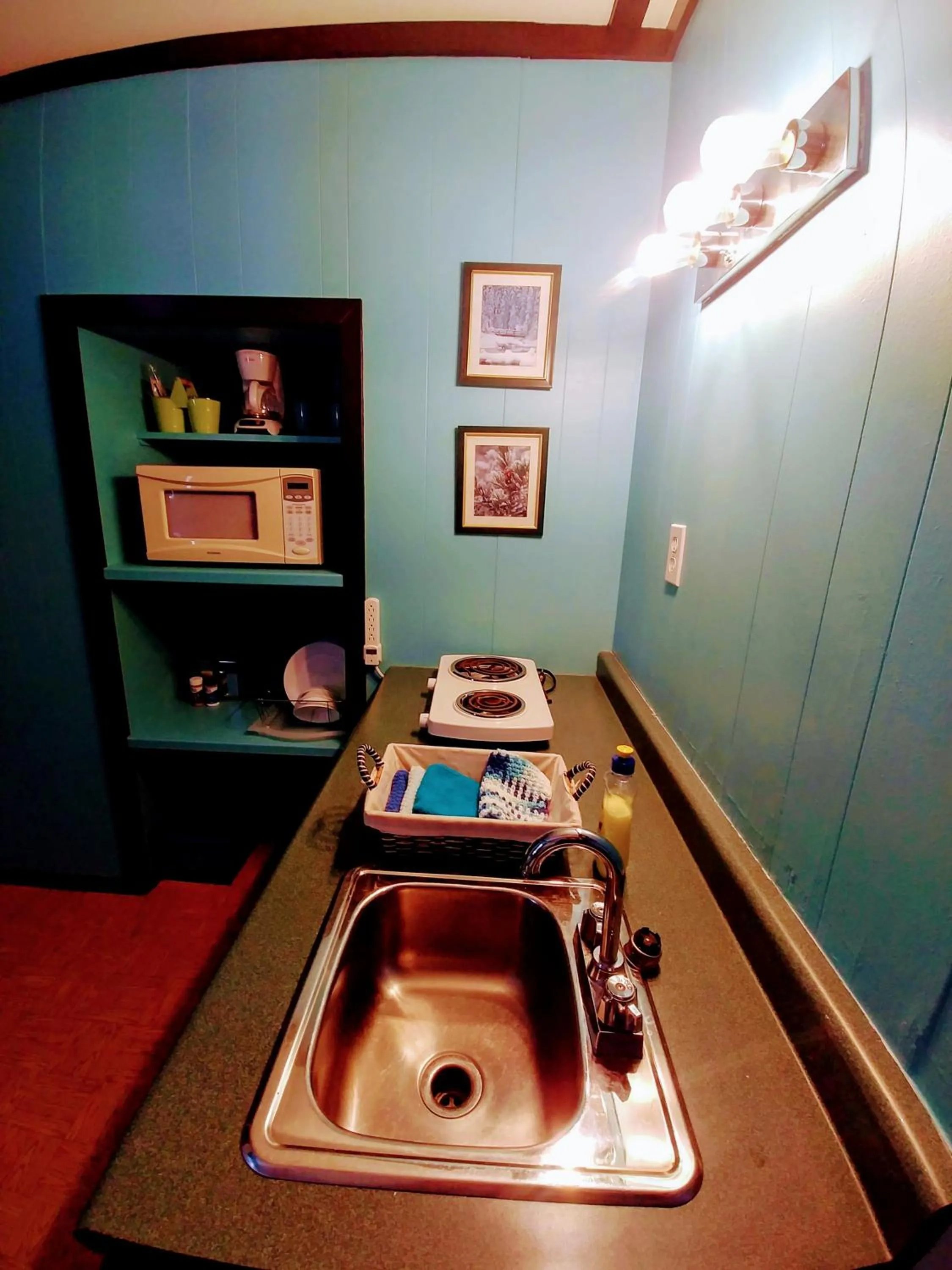 Dwight Riverside Inn