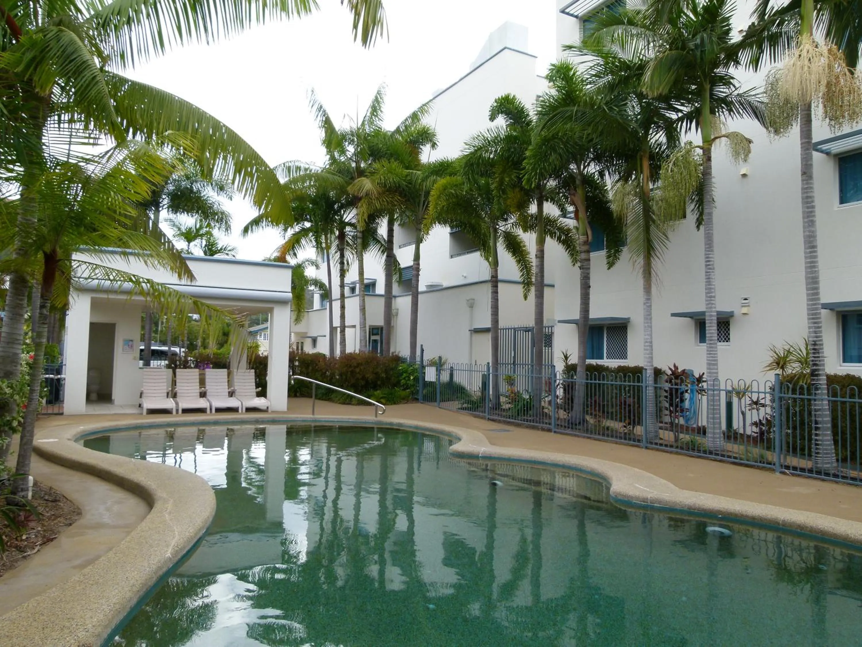 Swimming pool in Madison Ocean Breeze Apartments