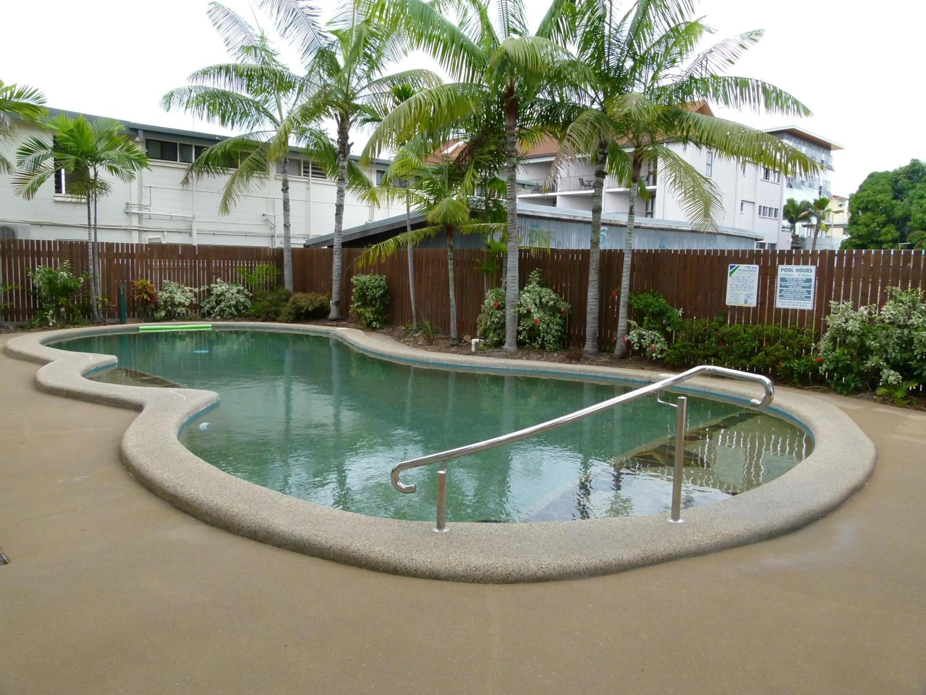 Swimming pool in Madison Ocean Breeze Apartments