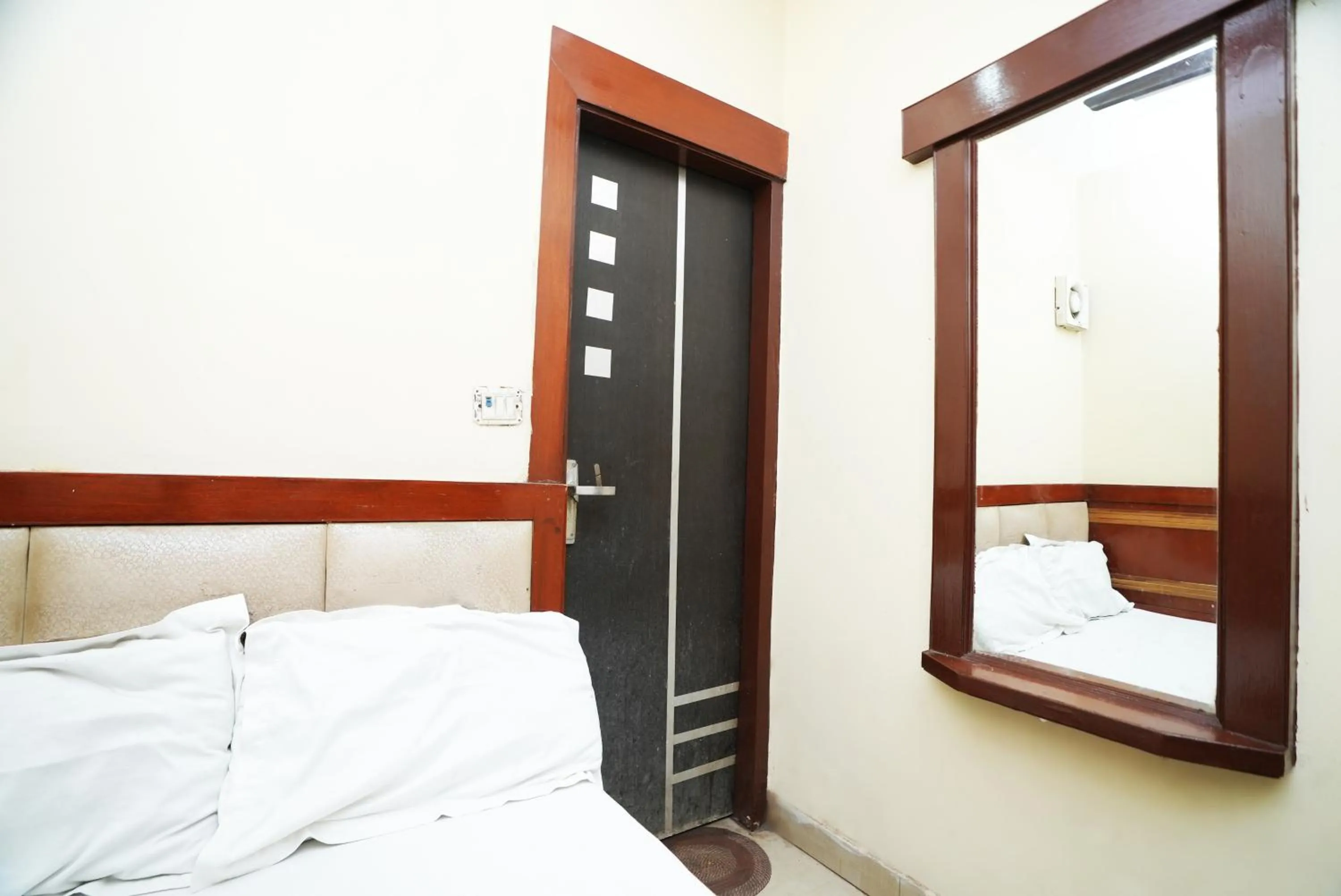Hotel Ashirwad near New Delhi Railway Station, Paharganj
