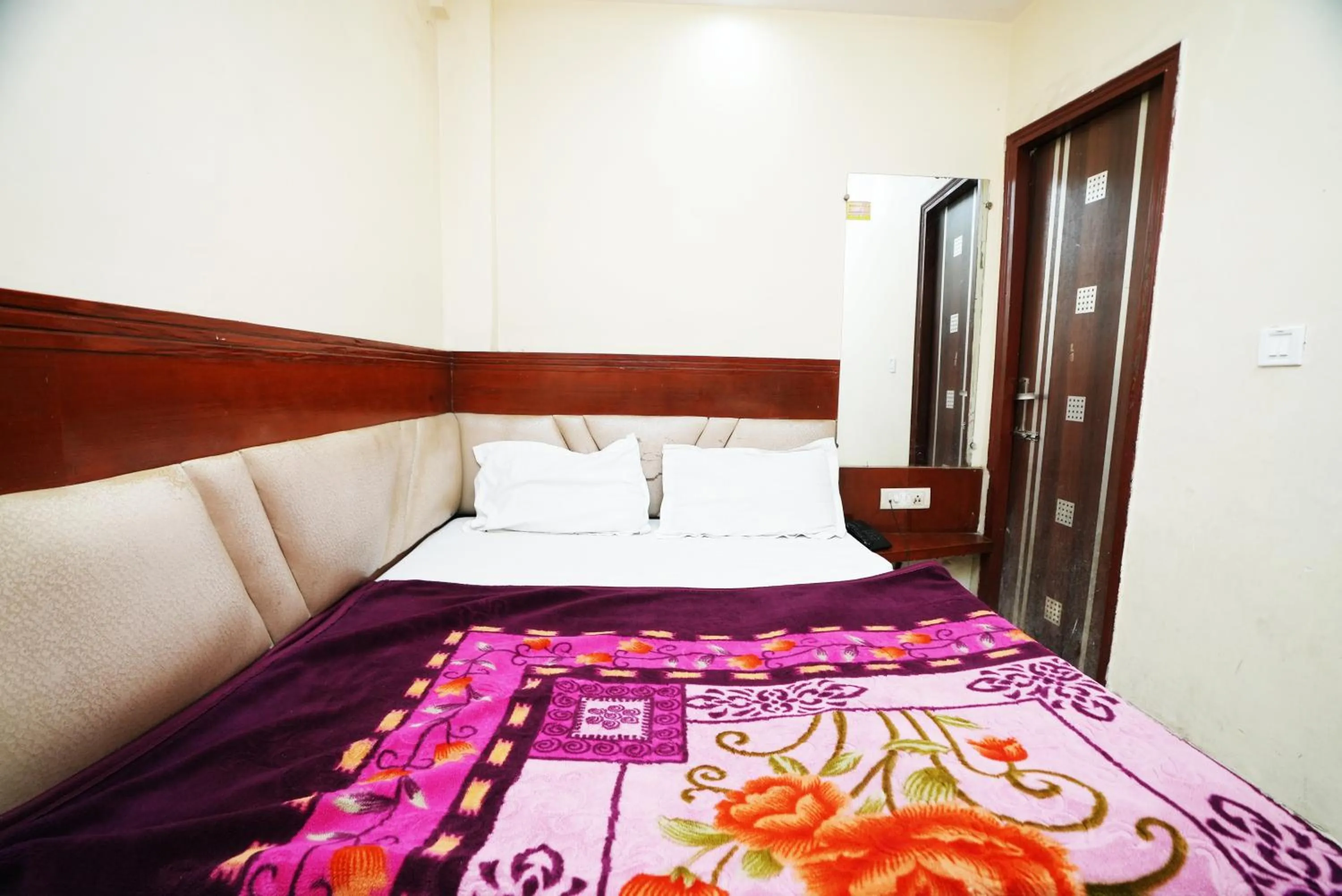 Hotel Ashirwad near New Delhi Railway Station, Paharganj