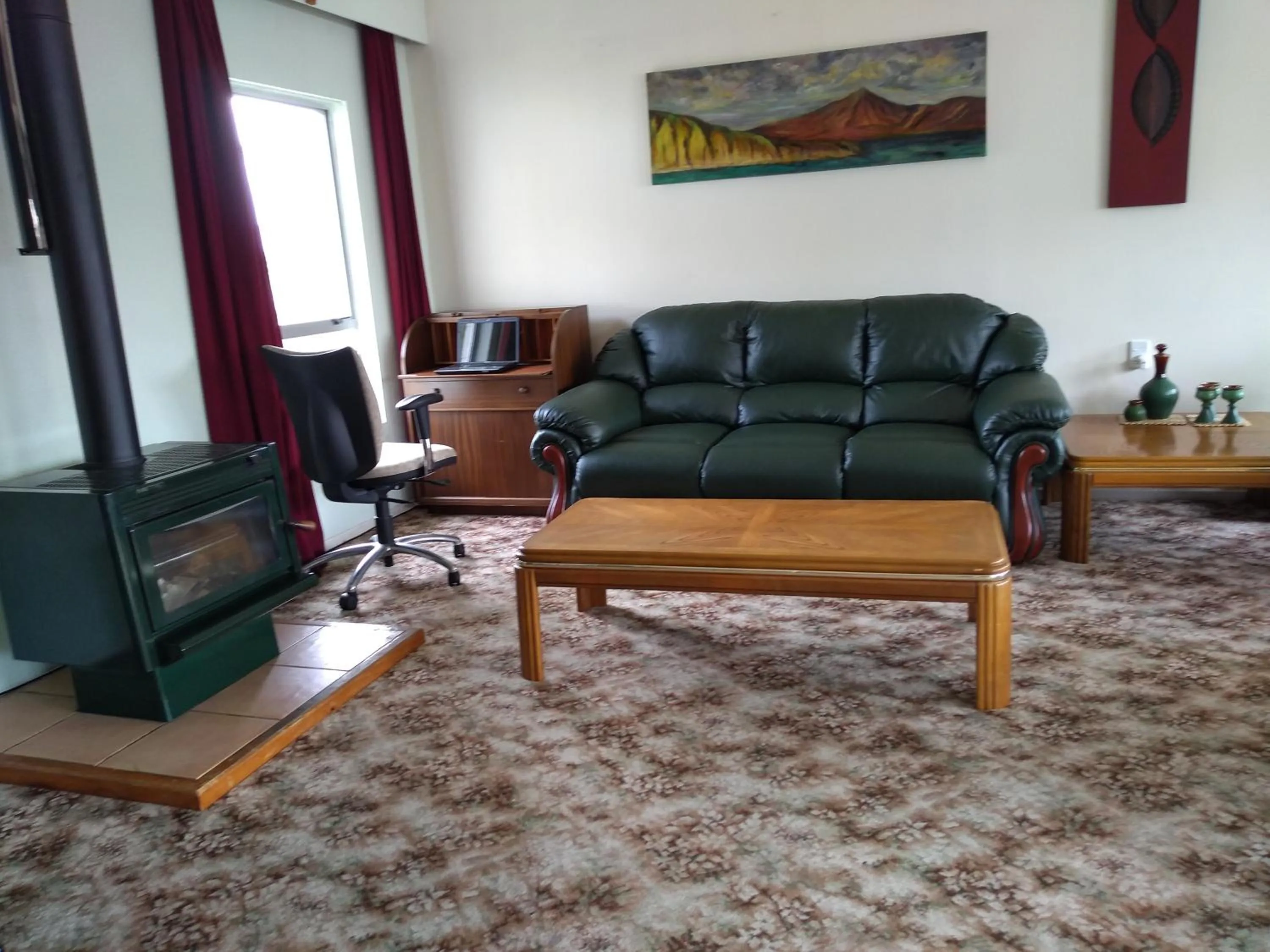 Communal lounge/ TV room in Ironsands B&B