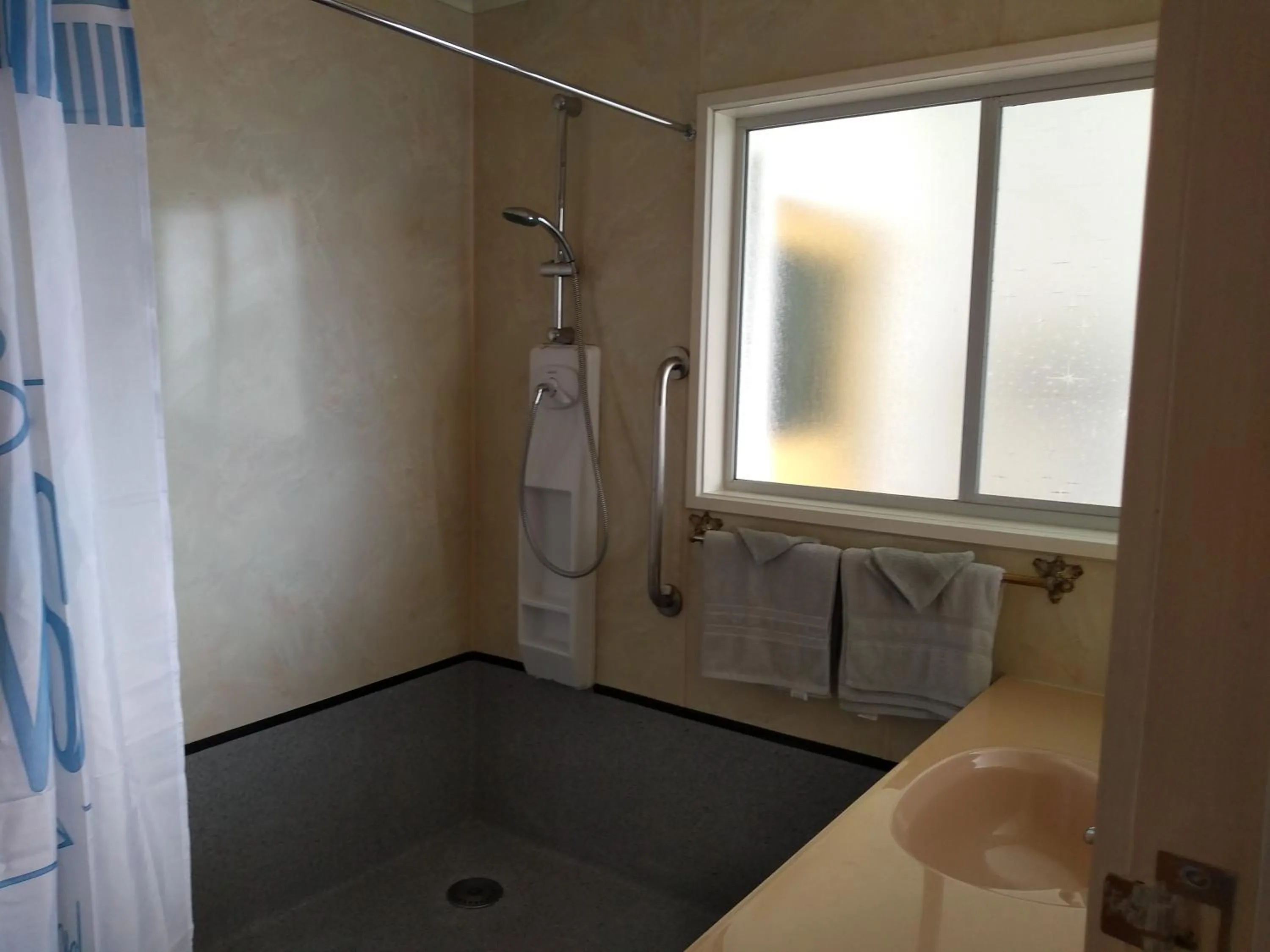 Bathroom in Ironsands B&B