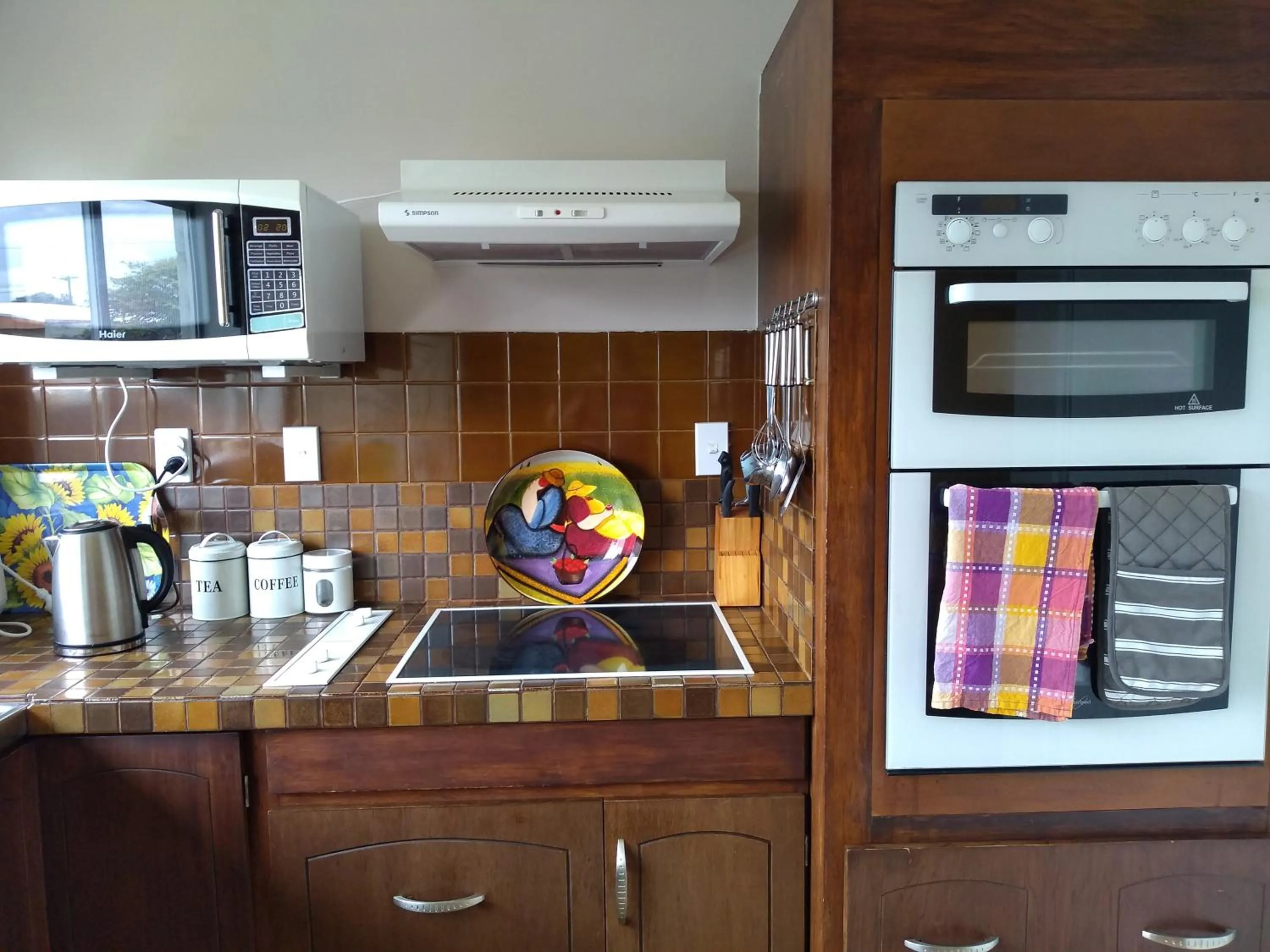 Communal kitchen in Ironsands B&B