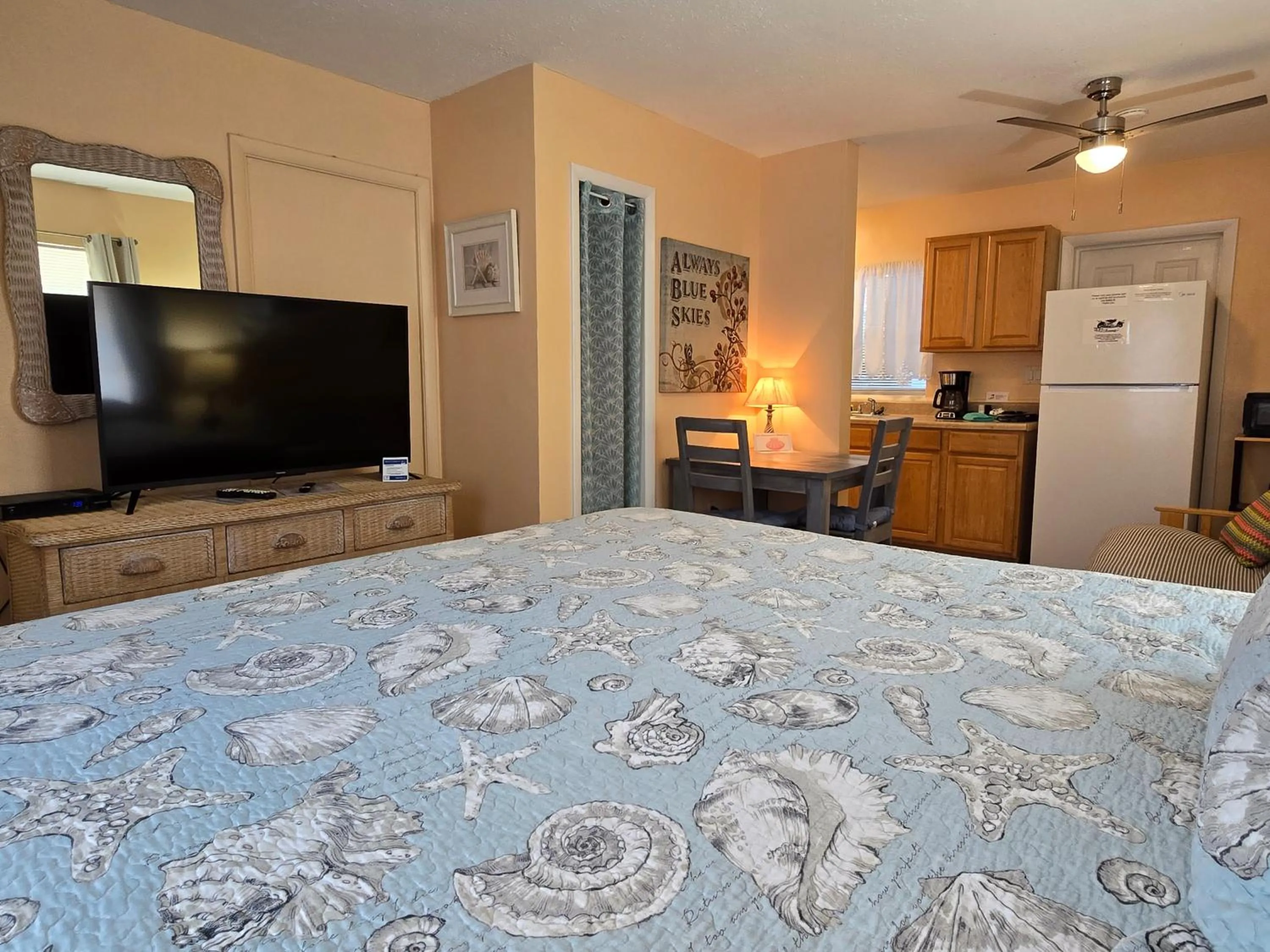 View (from property/room), Bed in Oceanfront Sea Scape Motel