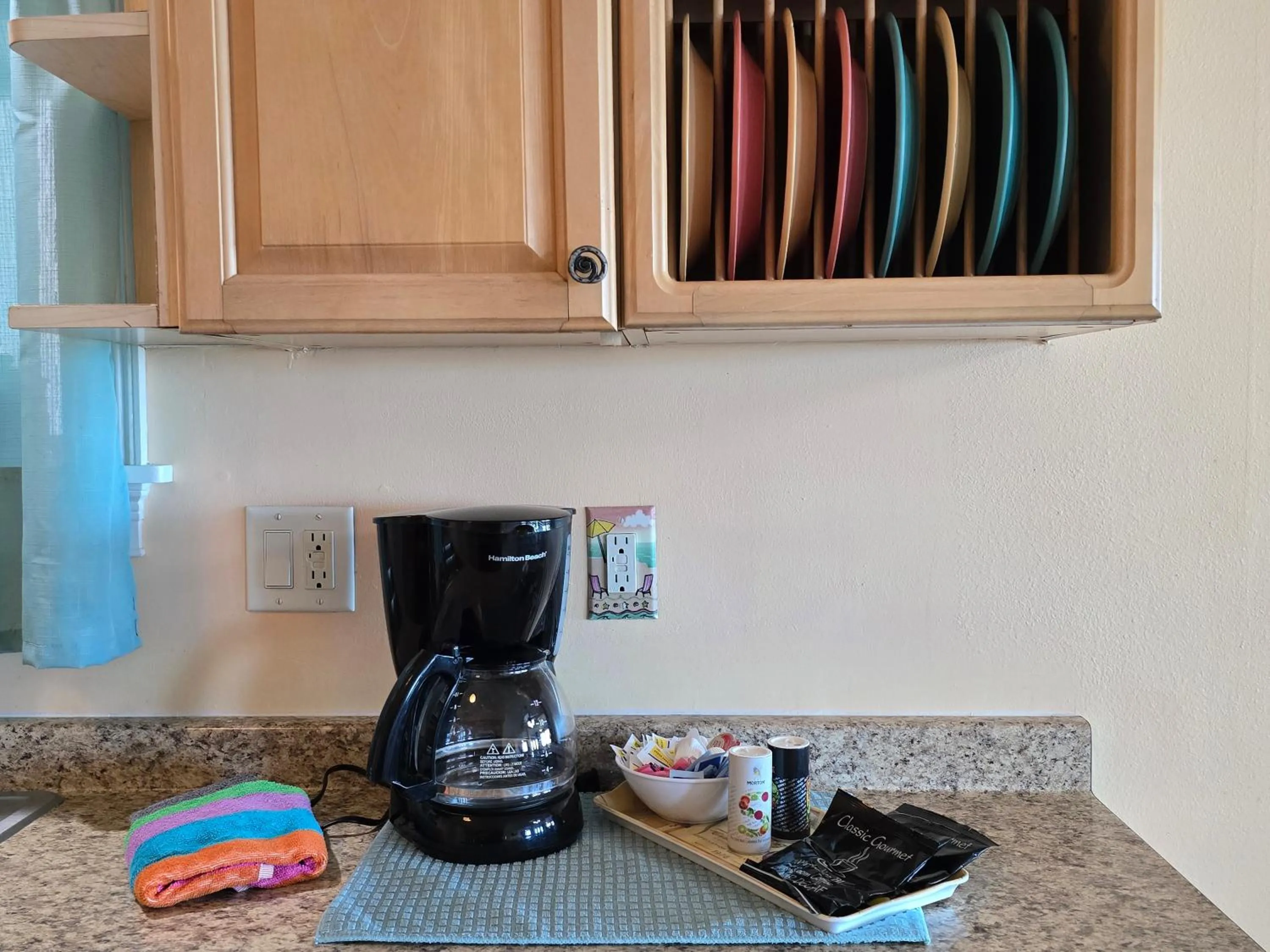 Coffee/tea facilities in Oceanfront Sea Scape Motel