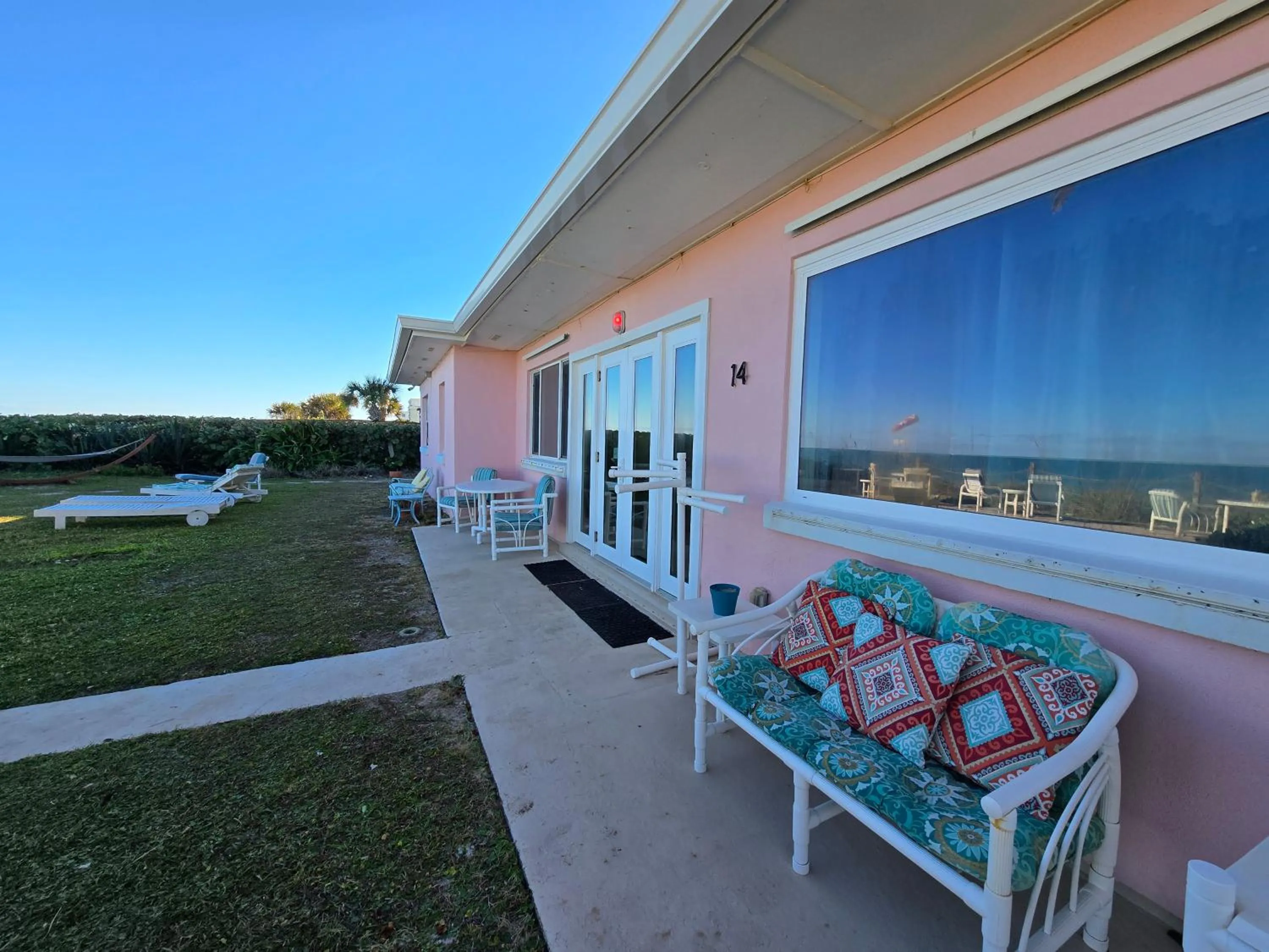 Seating area in Oceanfront Sea Scape Motel