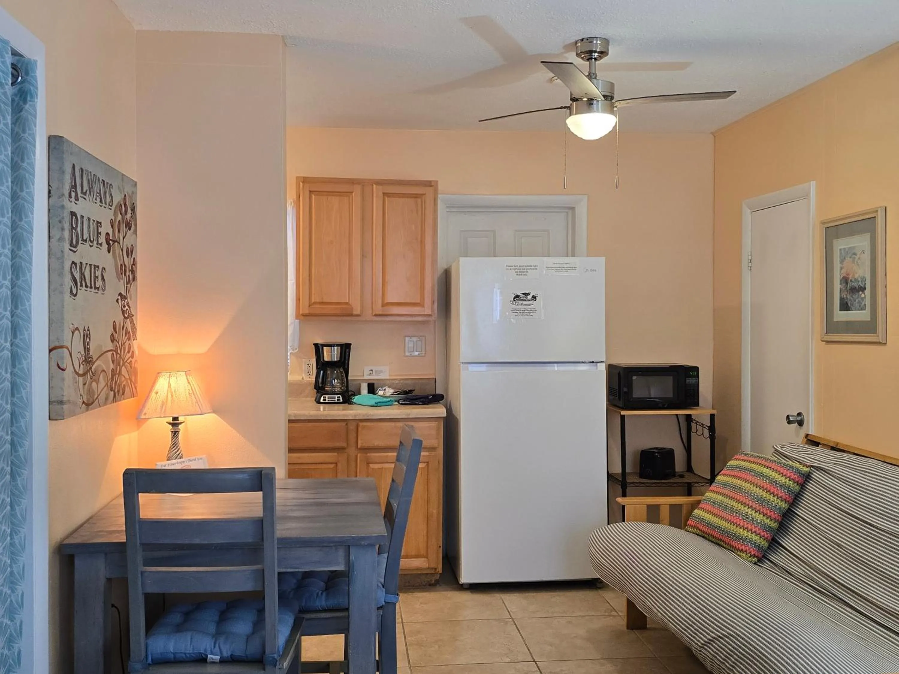 Seating area in Oceanfront Sea Scape Motel
