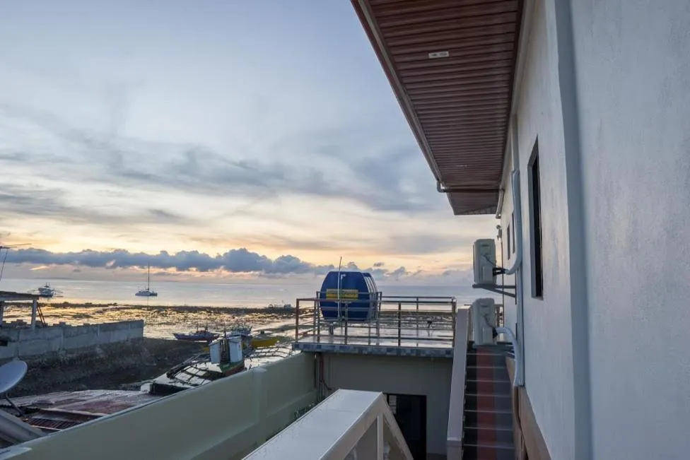 Kellocks' Seaview Apartelle