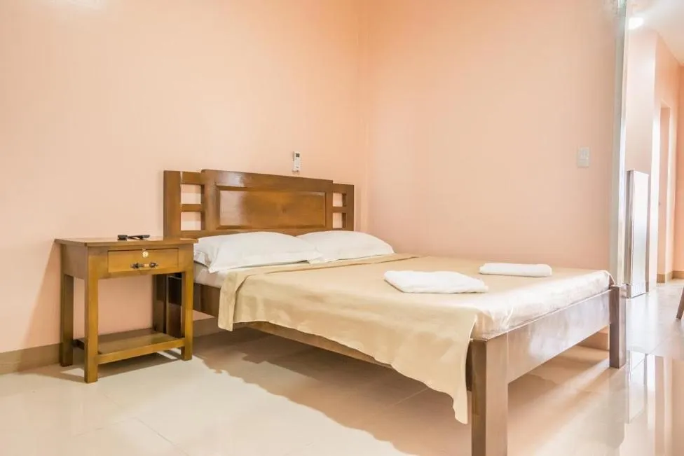 Bed in Kellocks' Seaview Apartelle