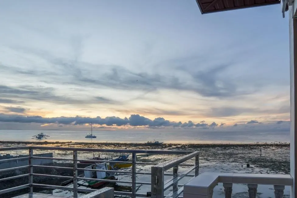 Kellocks' Seaview Apartelle