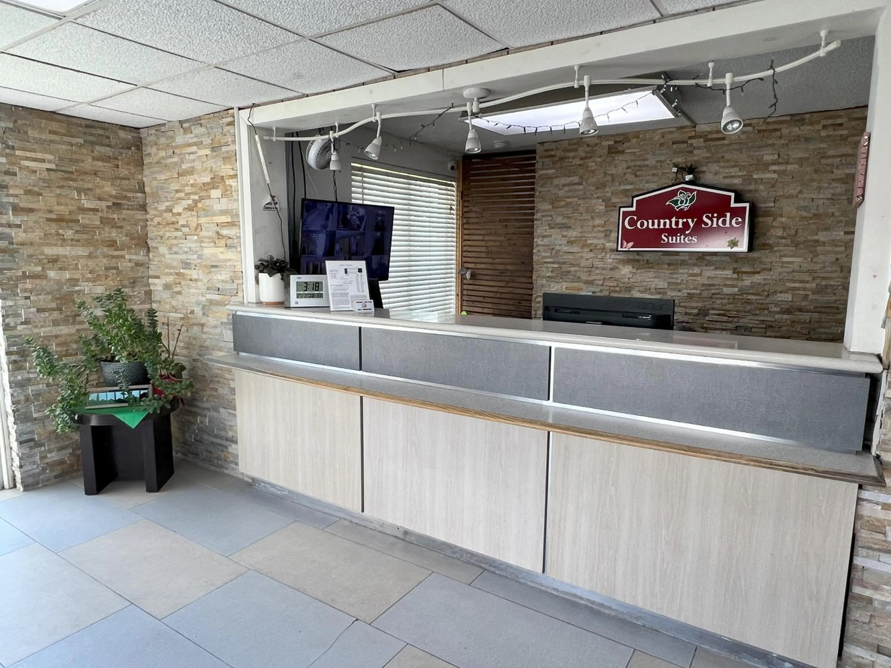 Lobby or reception in Countryside Suites Kansas City Independence I-70 East Sports Complex Hotel