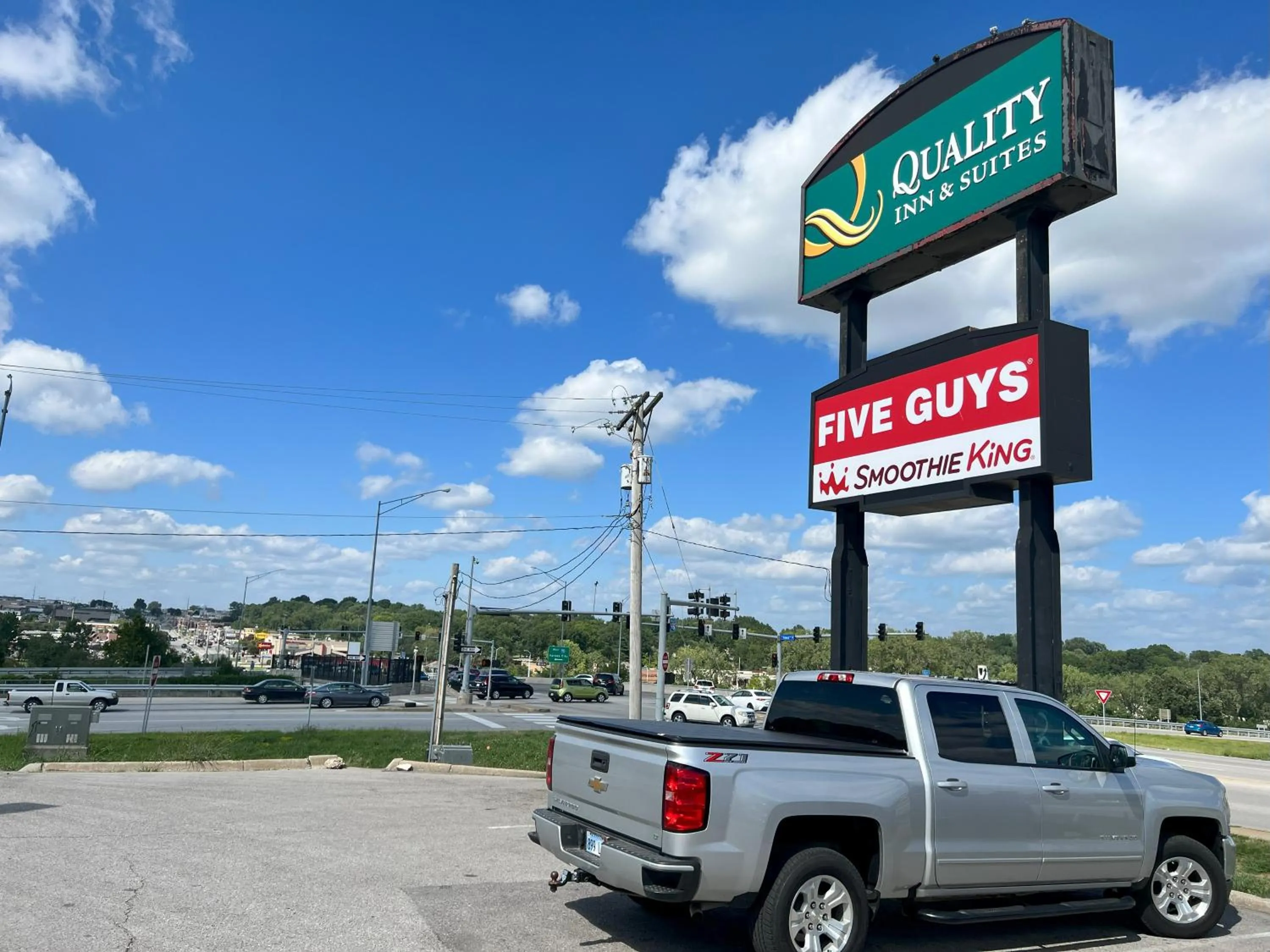 Street view in Countryside Suites Kansas City Independence I-70 East Sports Complex Hotel