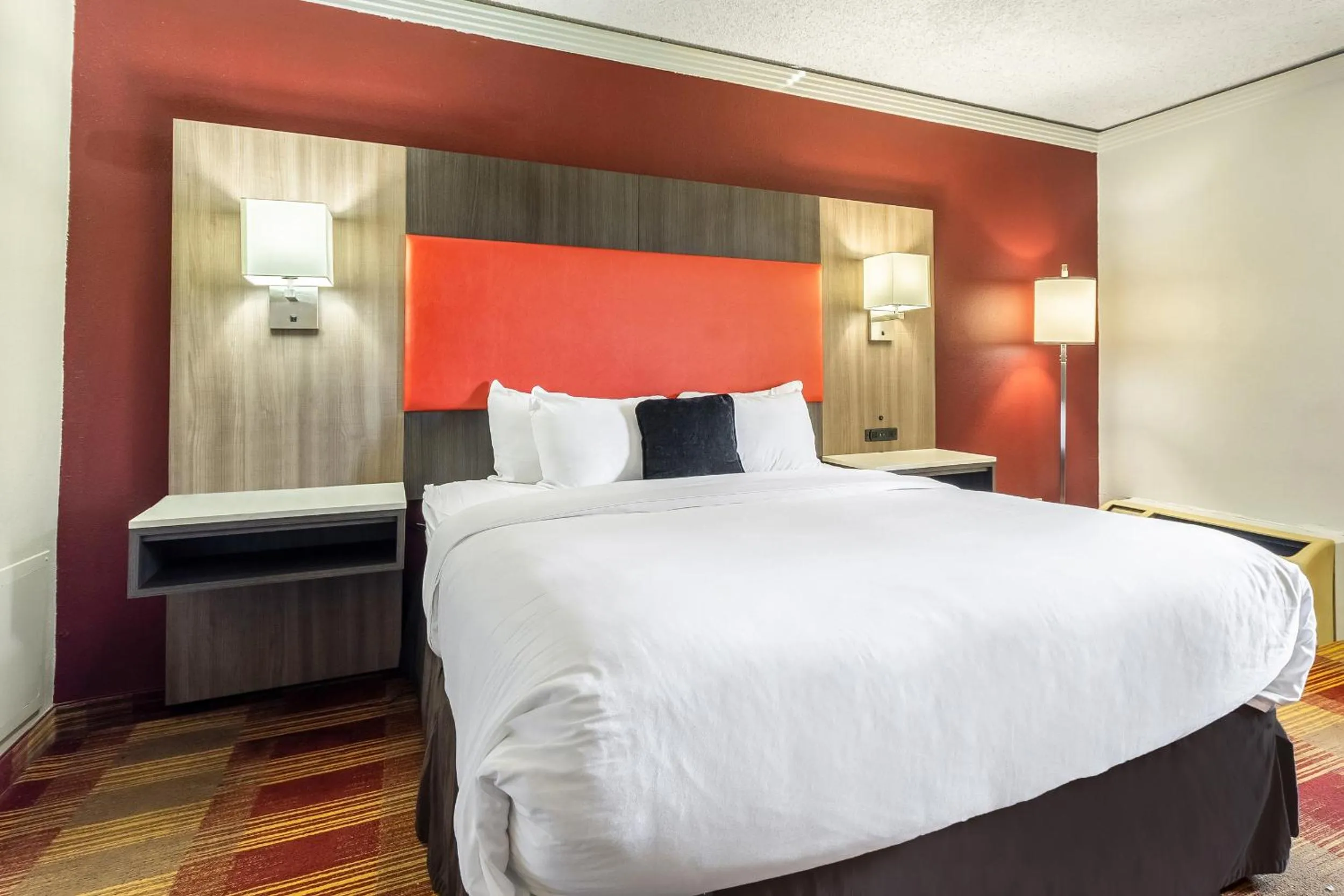 Bed in Countryside Suites Kansas City Independence I-70 East Sports Complex Hotel