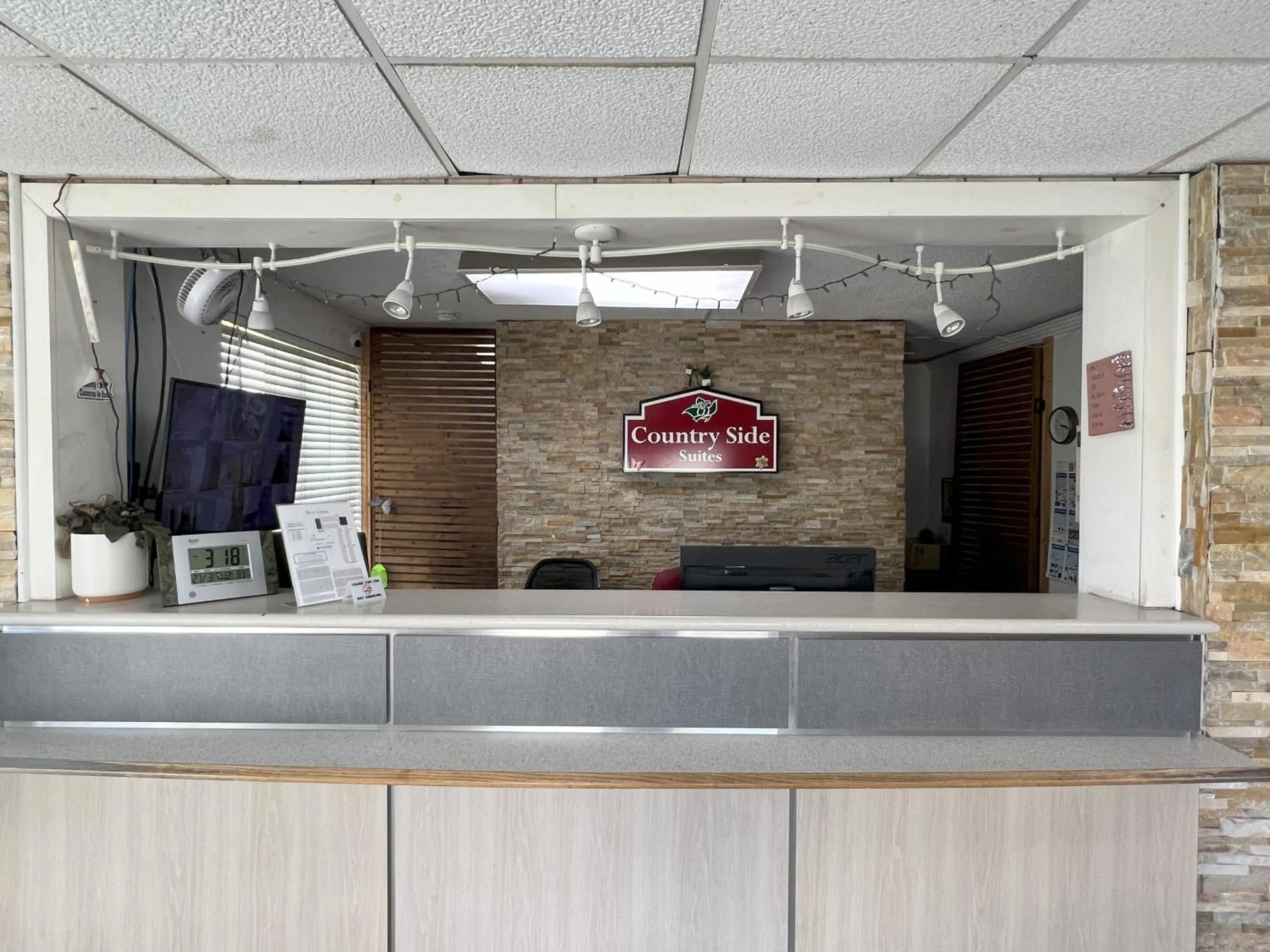 Property building in Countryside Suites Kansas City Independence I-70 East Sports Complex Hotel