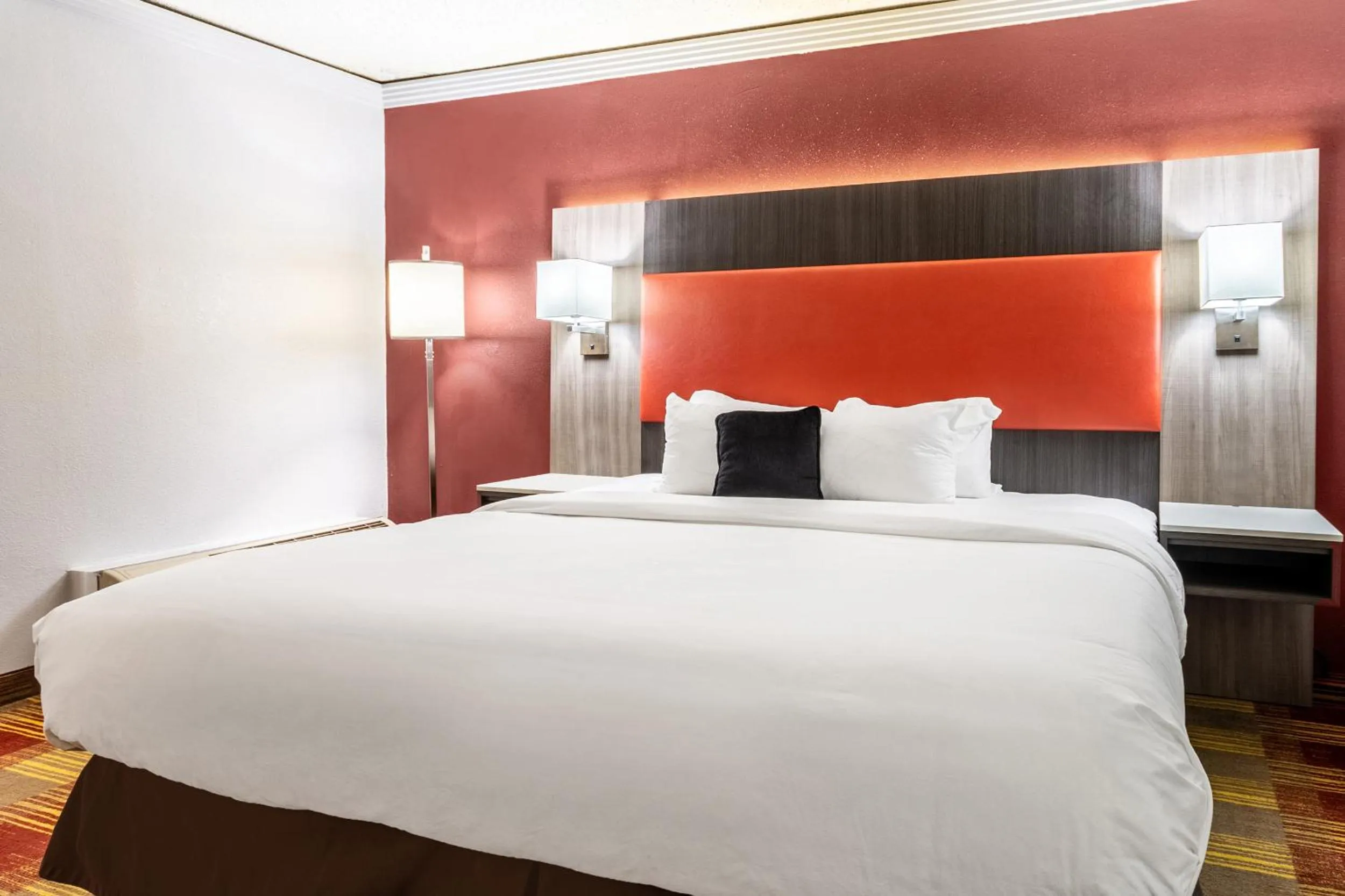 Bed in Countryside Suites Kansas City Independence I-70 East Sports Complex Hotel