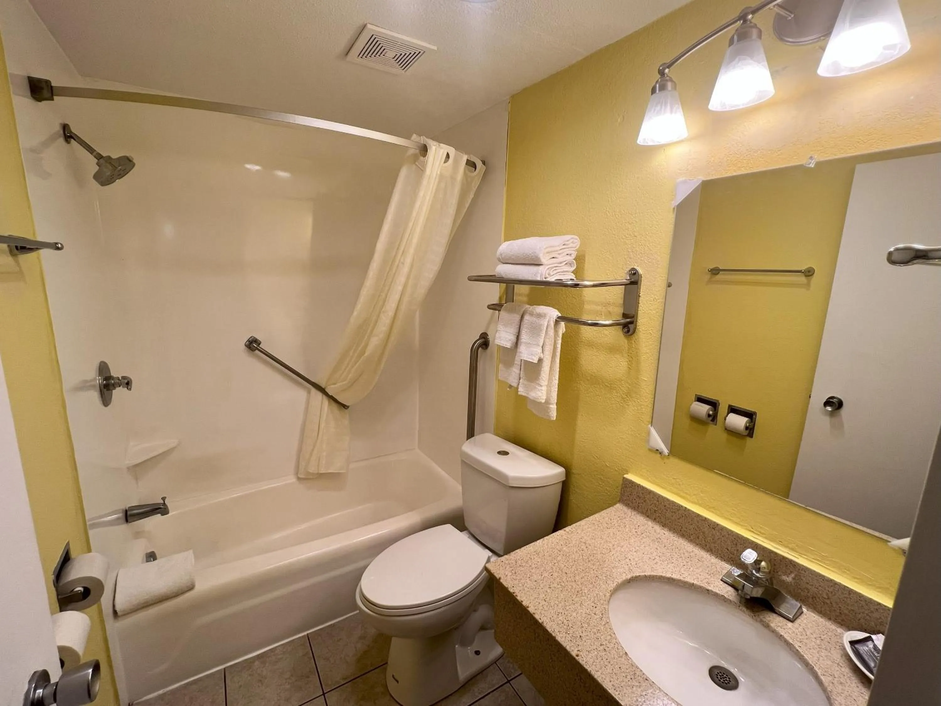 Shower in Countryside Suites Kansas City Independence I-70 East Sports Complex Hotel