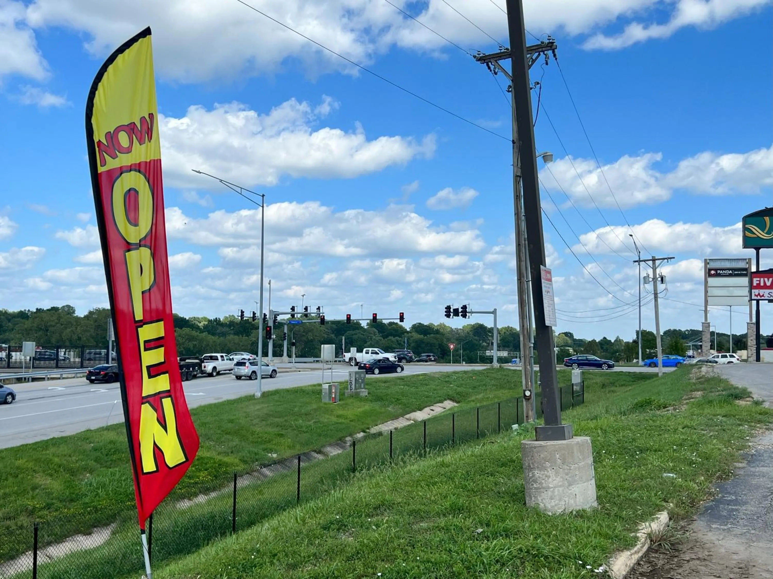 Parking in Countryside Suites Kansas City Independence I-70 East Sports Complex Hotel