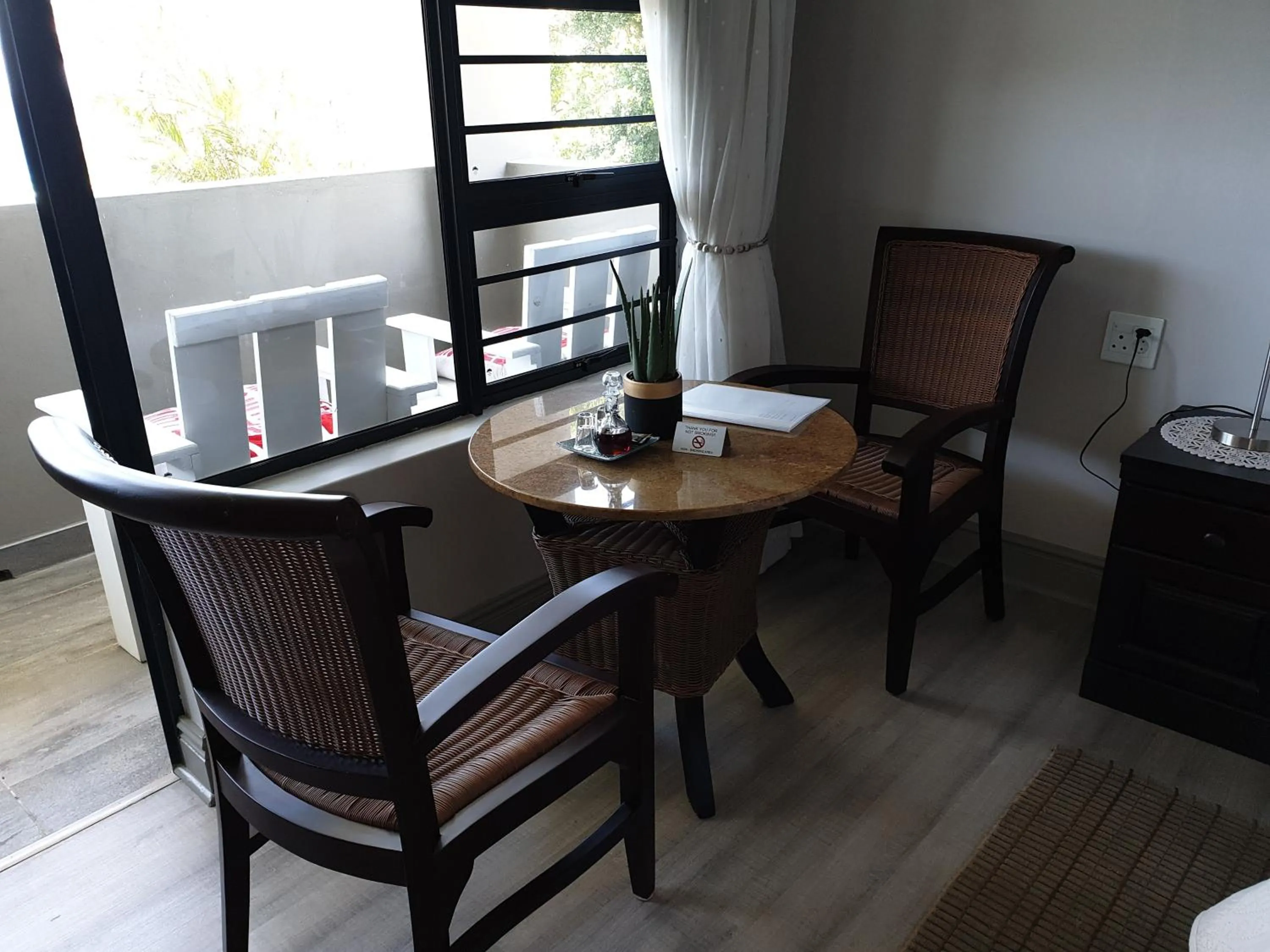 Seating area in Hillside Guesthouse Umhlanga