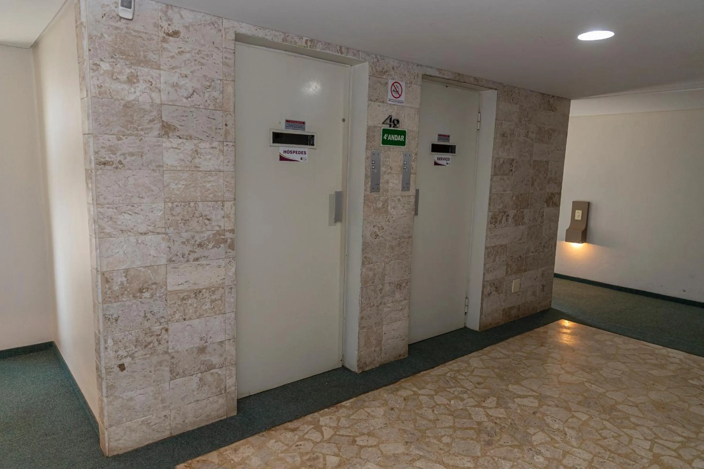 elevator in Hotel Doral Apucarana