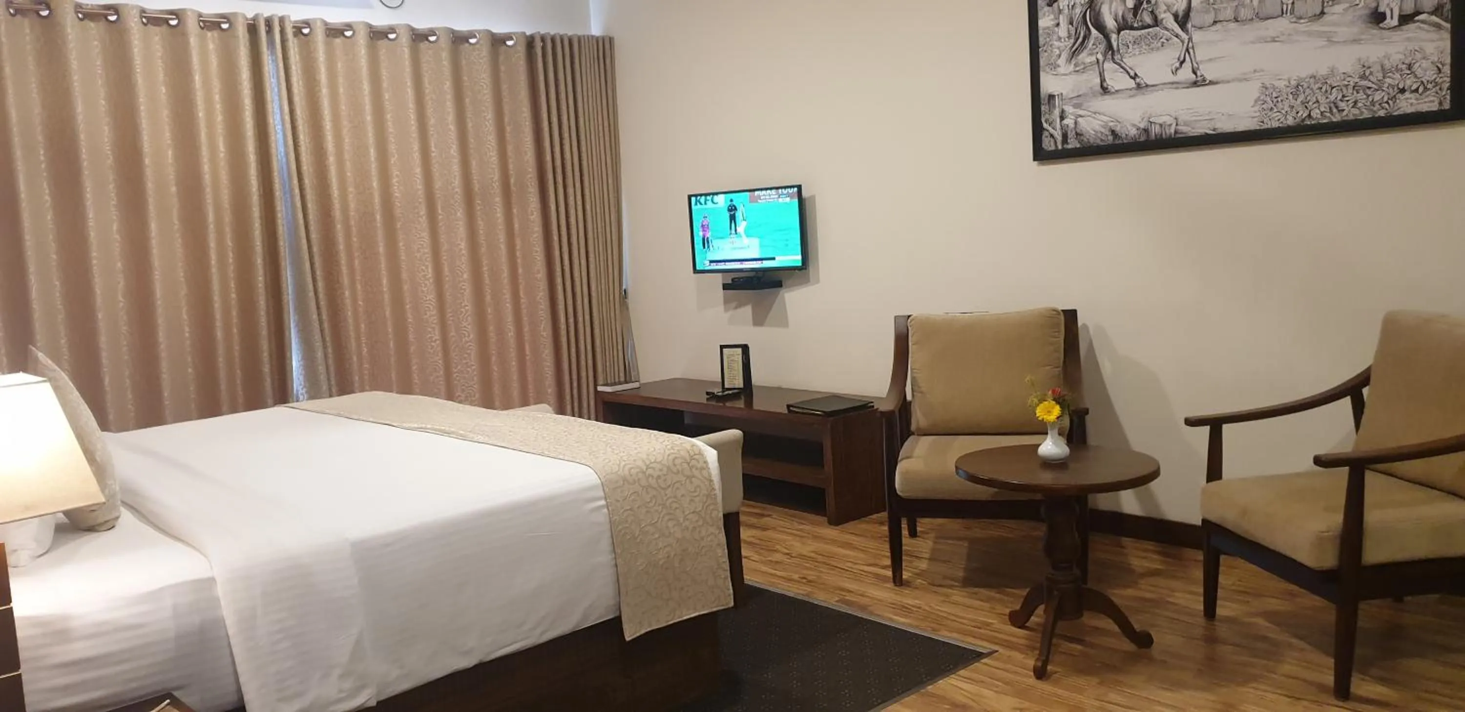 TV and multimedia, Bed in The Argyle Luxury Boutique