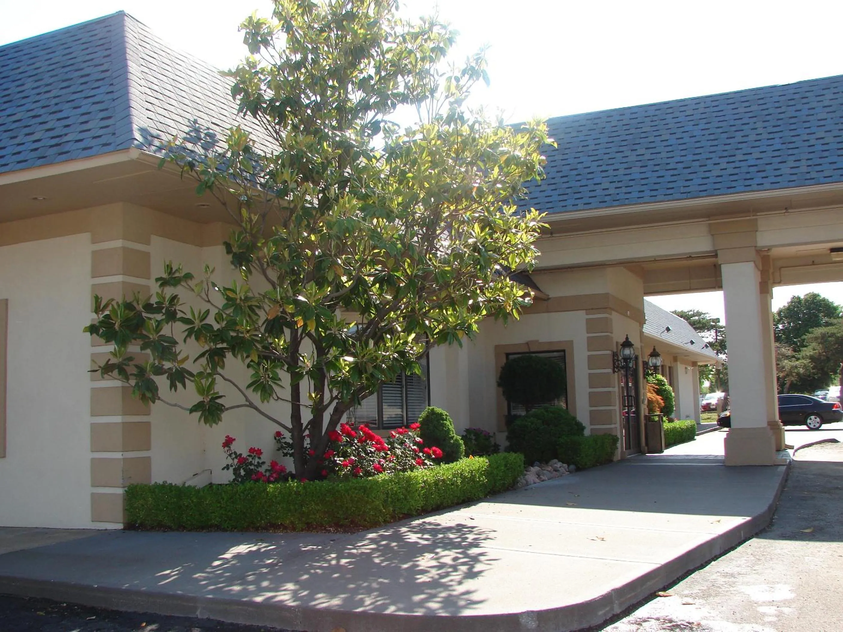 Property building in American Inn North Kansas City