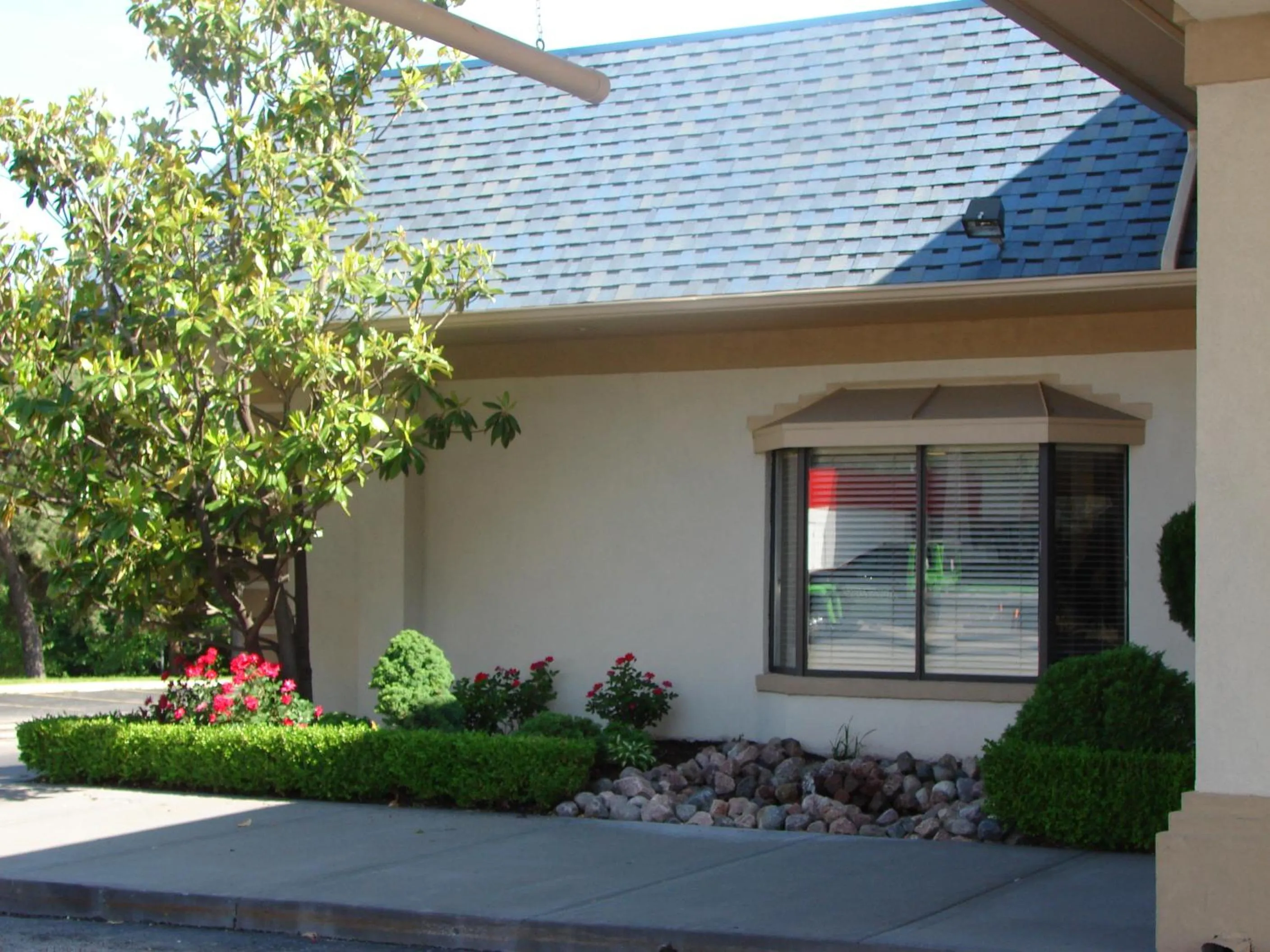 Property building in American Inn North Kansas City