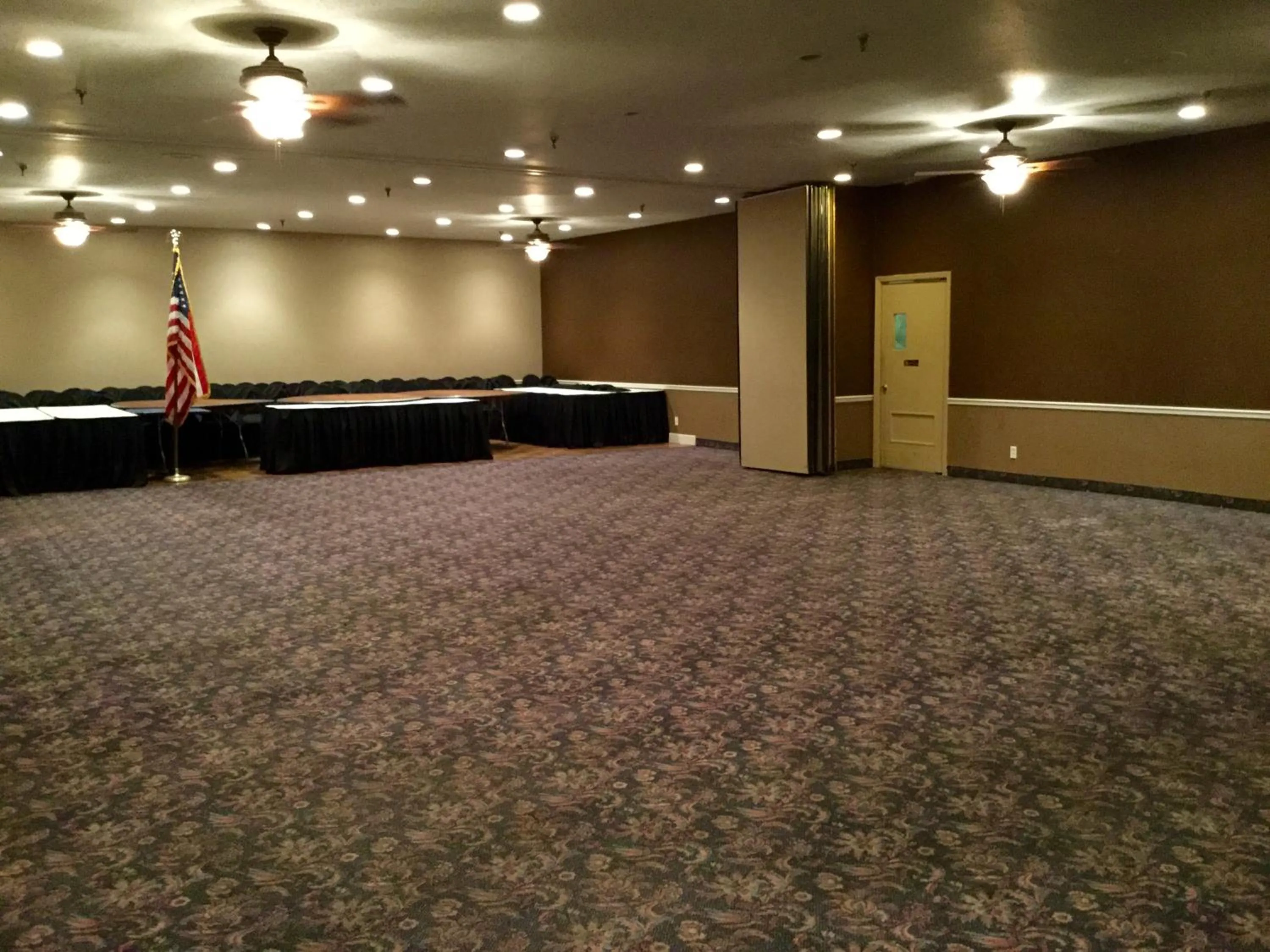 Restaurant/places to eat in American Inn North Kansas City