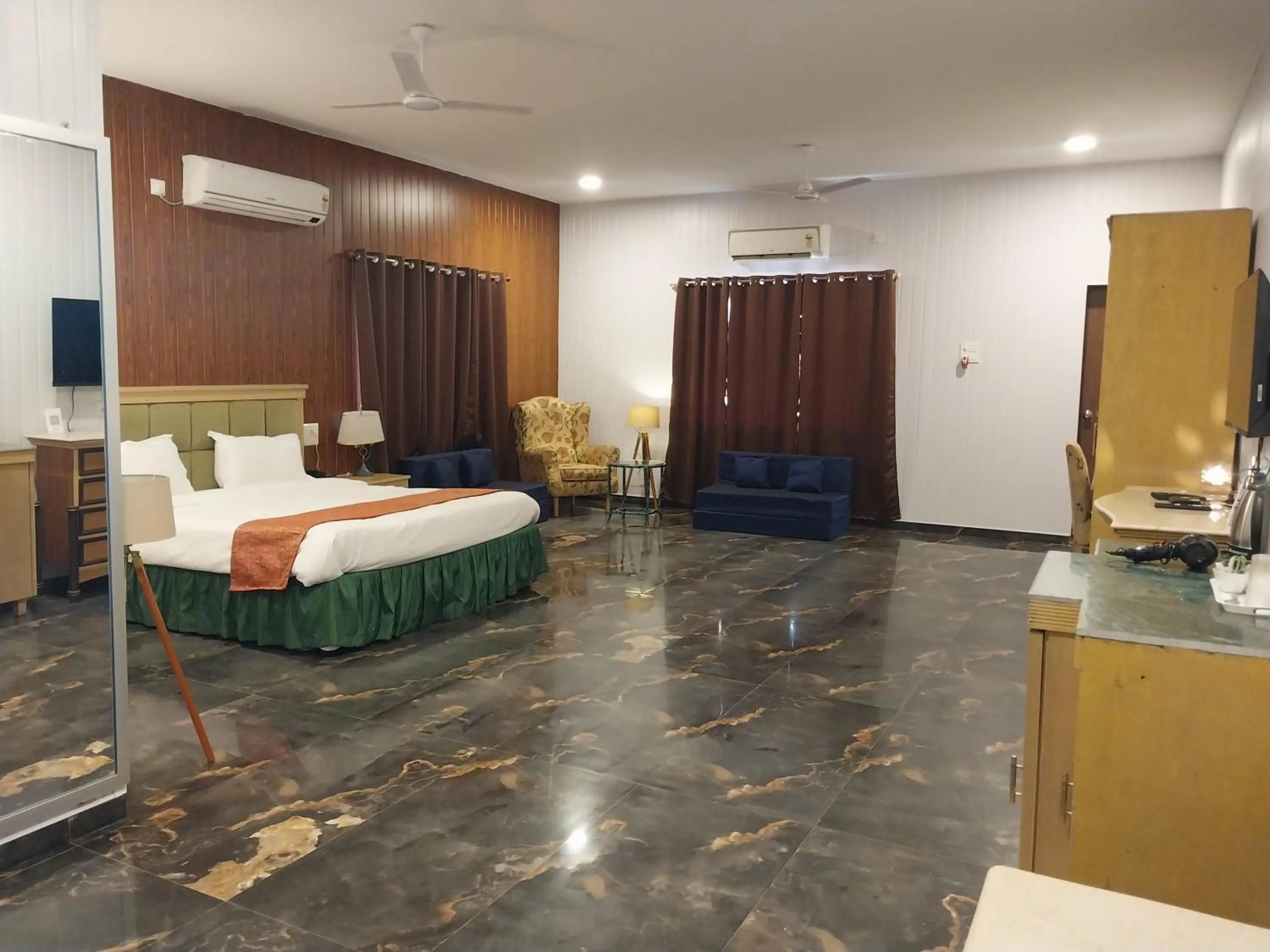 Bedroom, Bed in Mango Valley Resort Ganpatipule