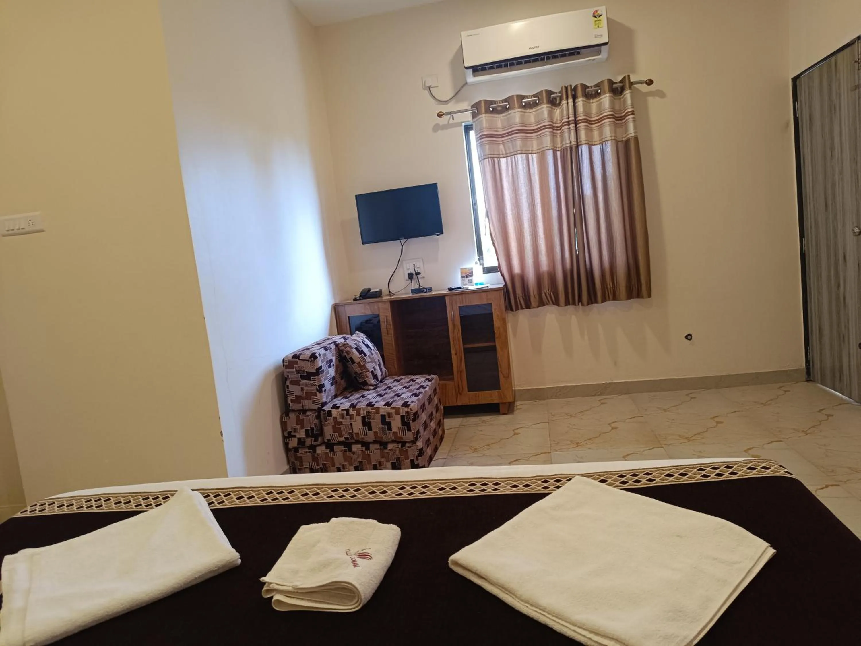 air conditioner, Bed in Mango Valley Resort Ganpatipule