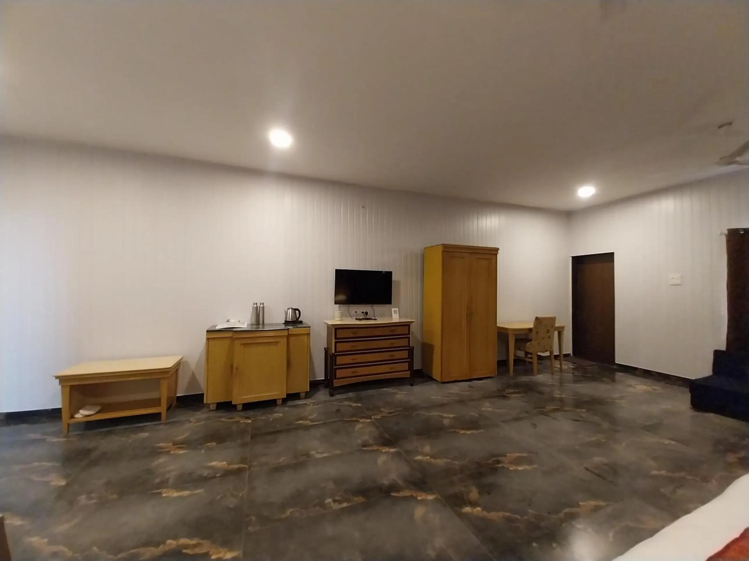 TV and multimedia in Mango Valley Resort Ganpatipule