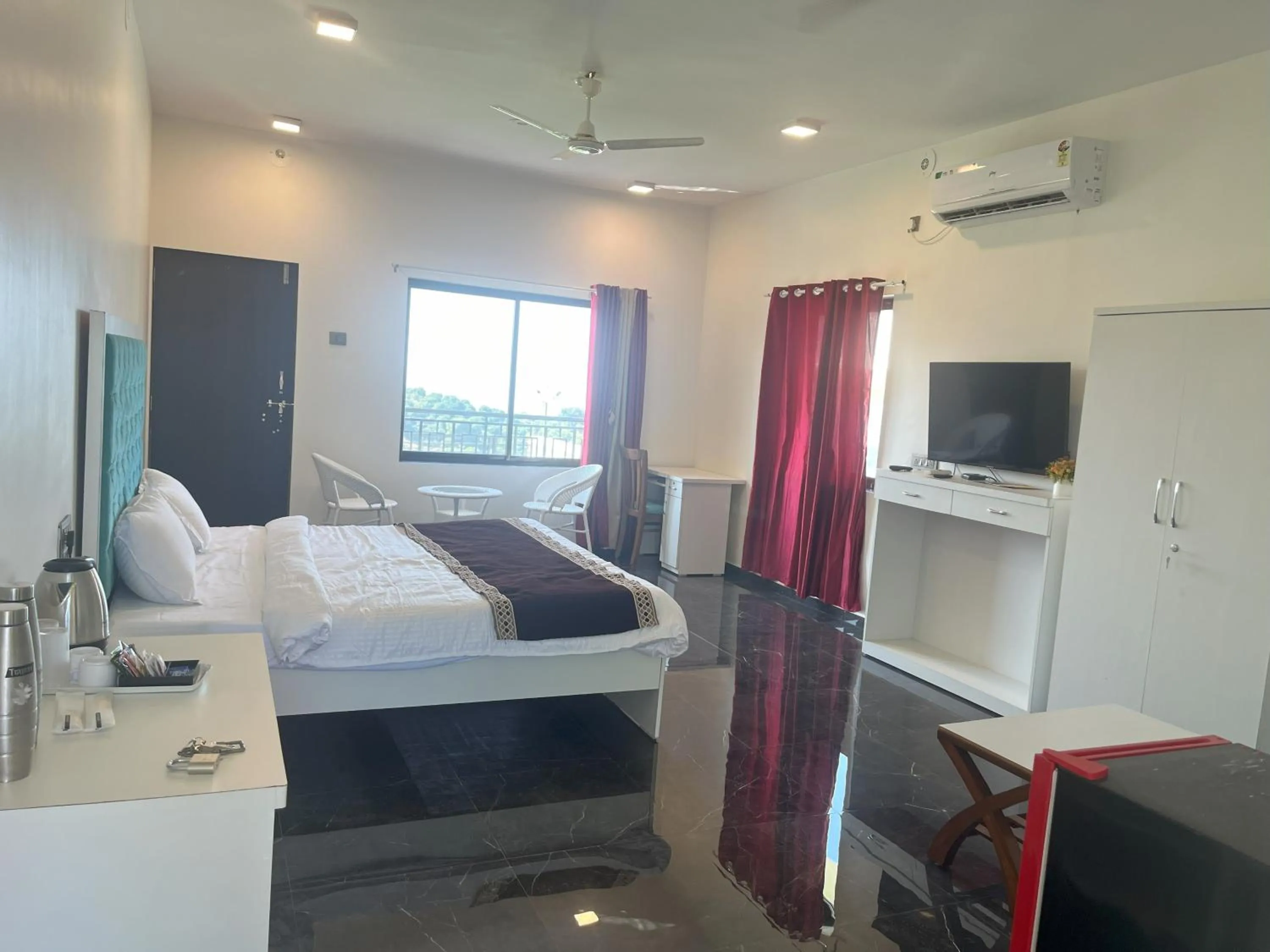 Bed in Mango Valley Resort Ganpatipule