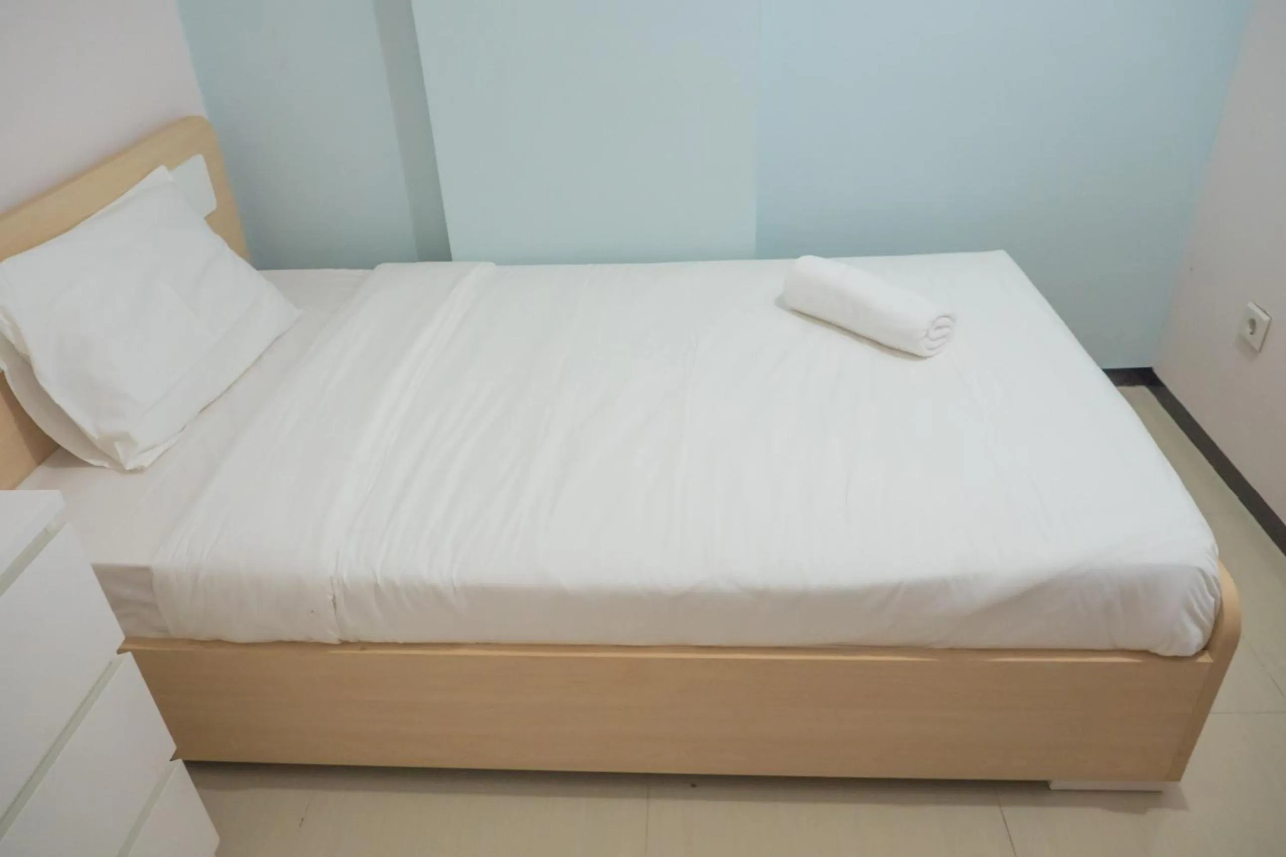 Bed in Pleasant 2BR Apartment at Gateway Pasteur By Travelio