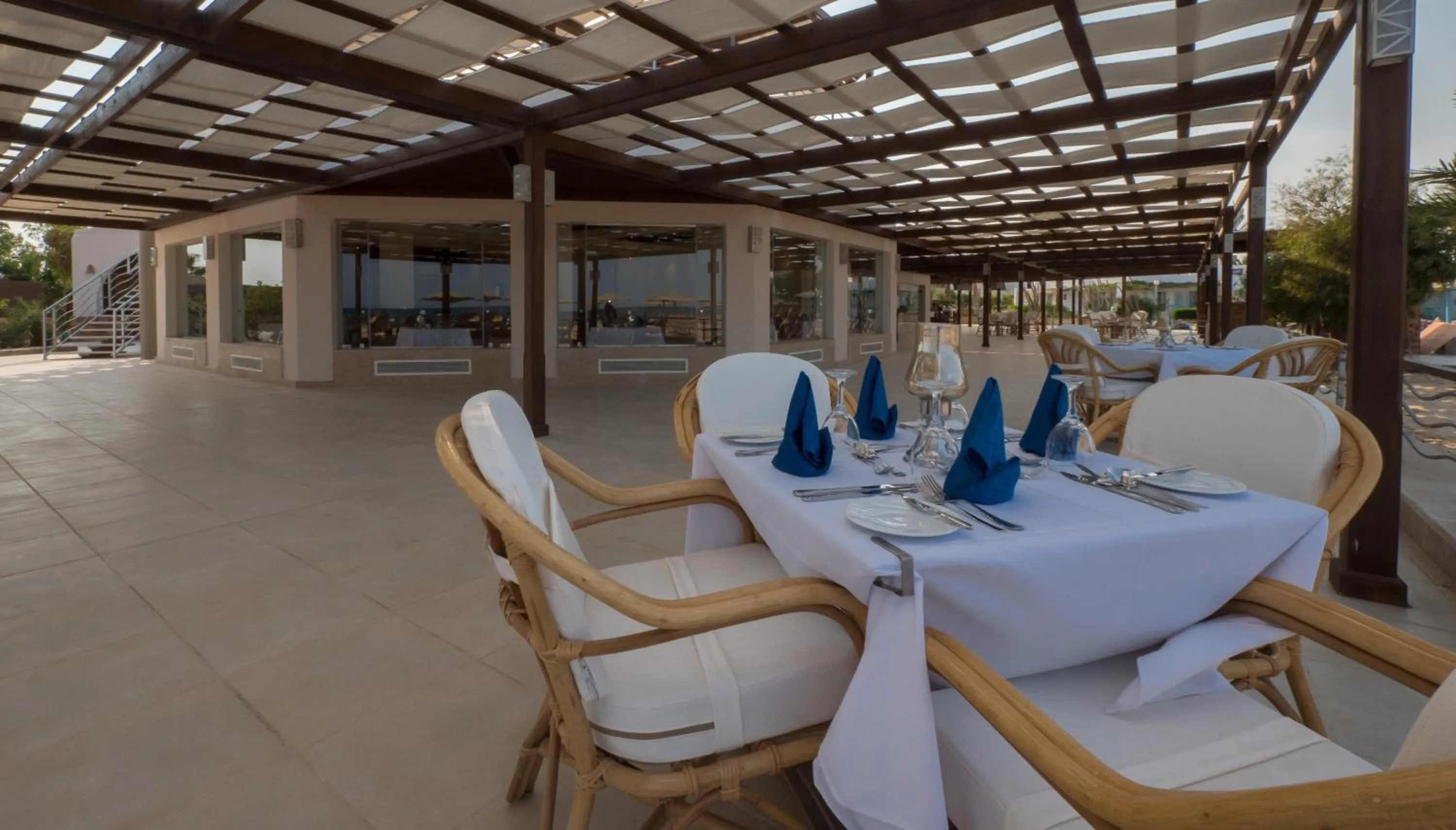 Restaurant/places to eat in Shams Lodge