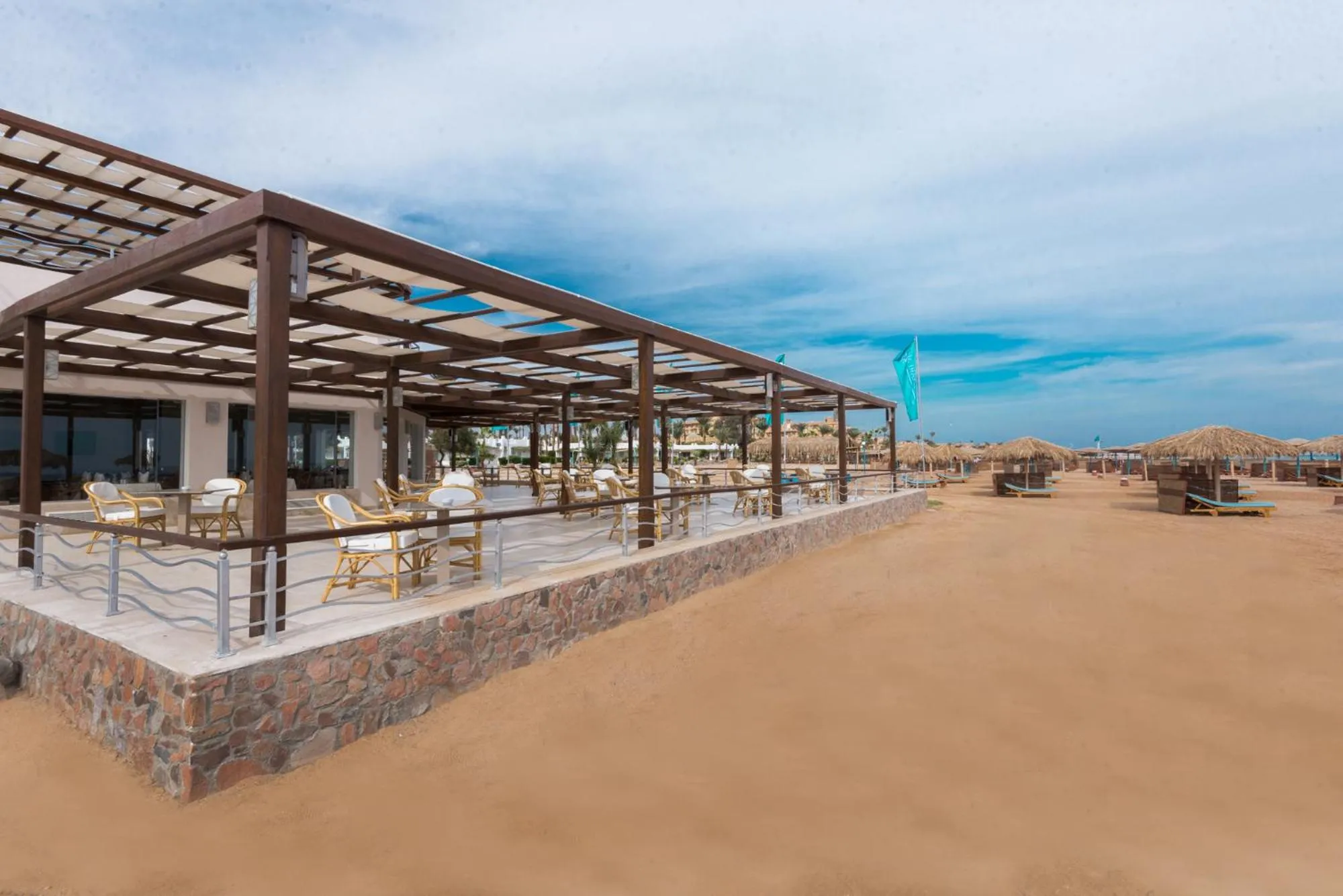 Restaurant/places to eat in Shams Lodge