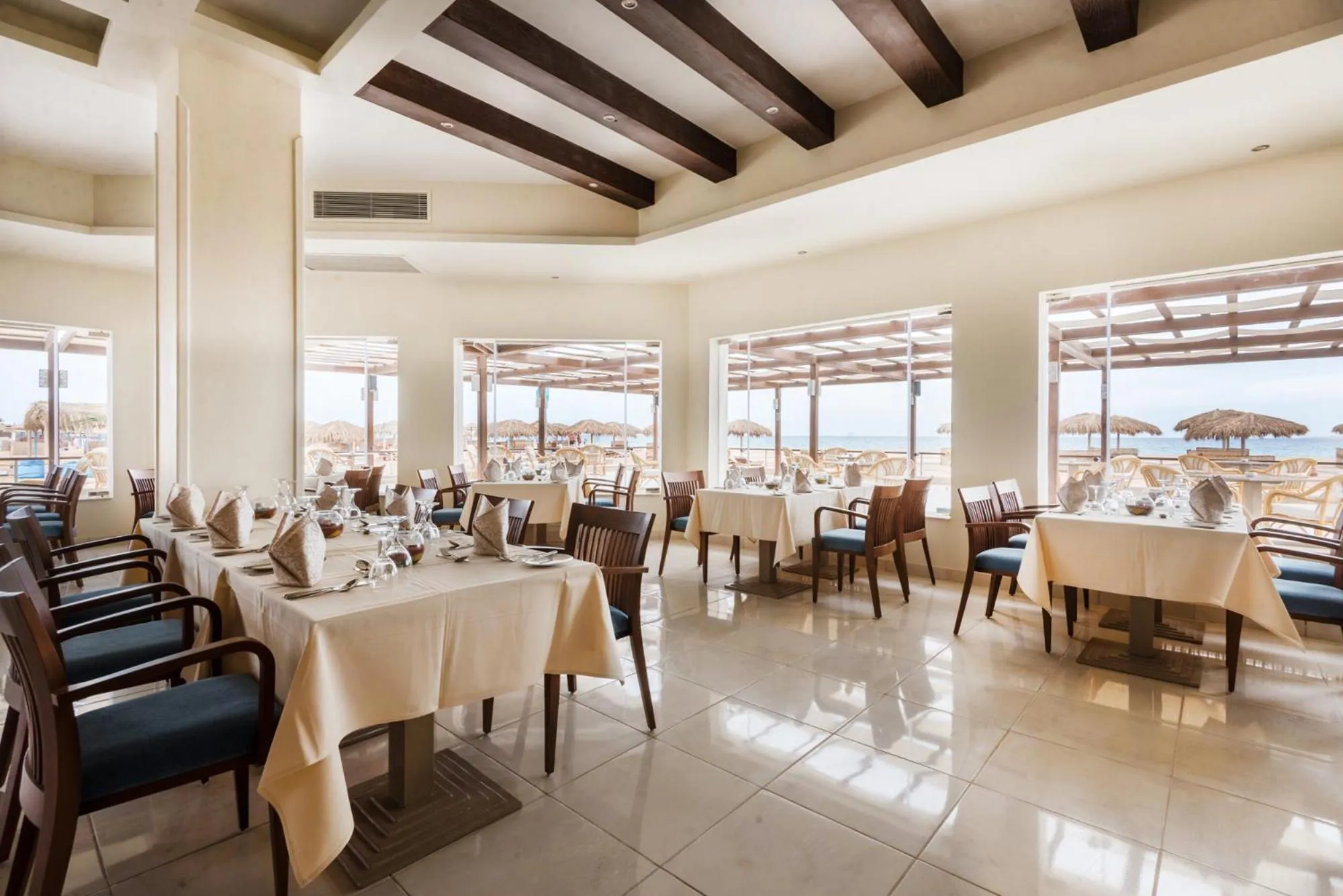 Restaurant/places to eat in Shams Lodge