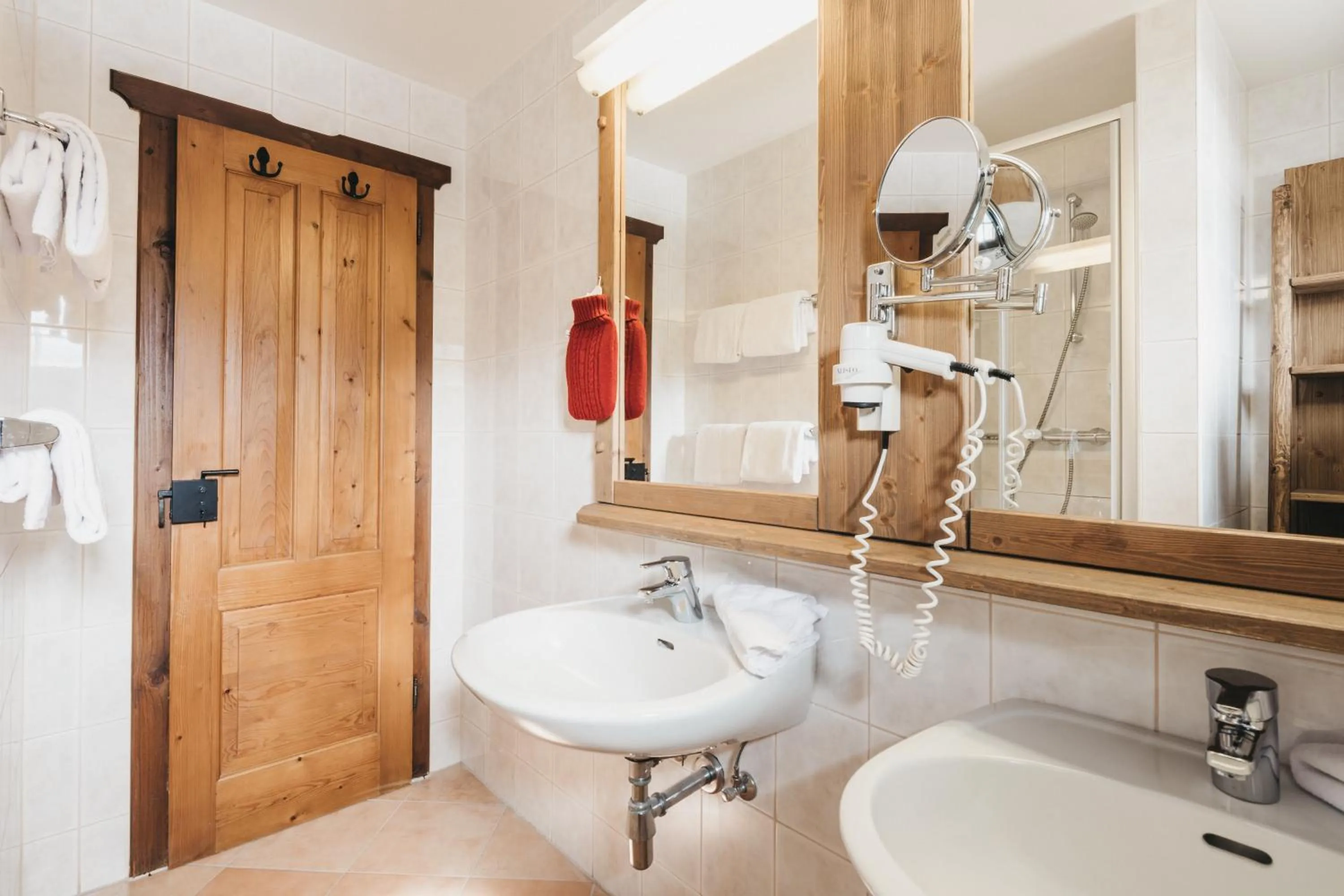 Bathroom in Naturel Hoteldorf Schönleitn