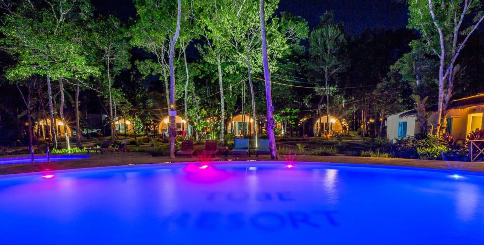 Pool view in Tube Resort by EHM