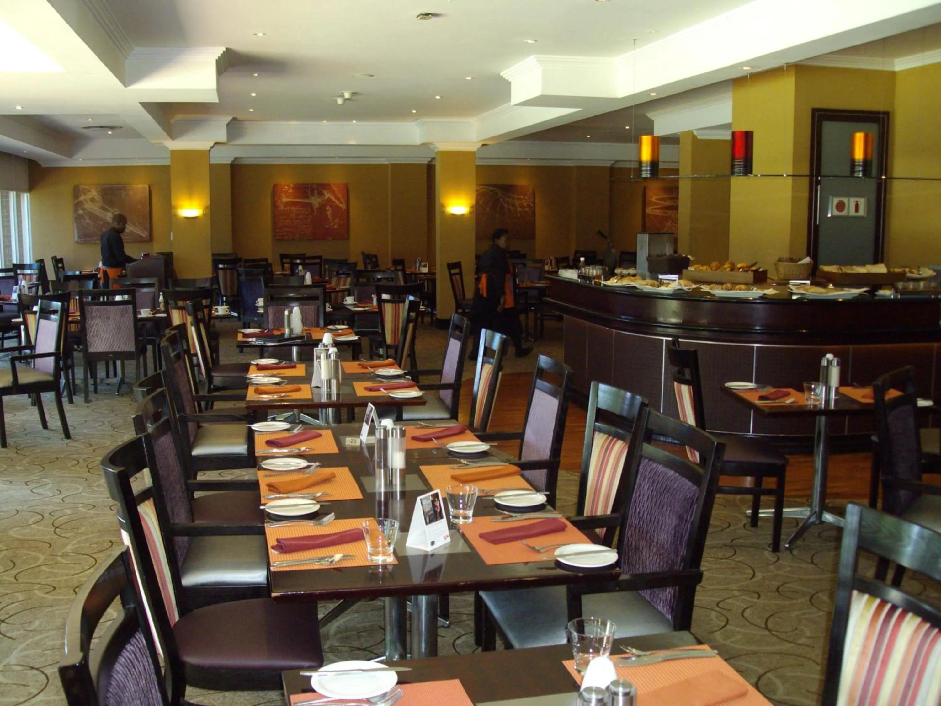 Restaurant/places to eat in Southern Sun OR Tambo International Airport
