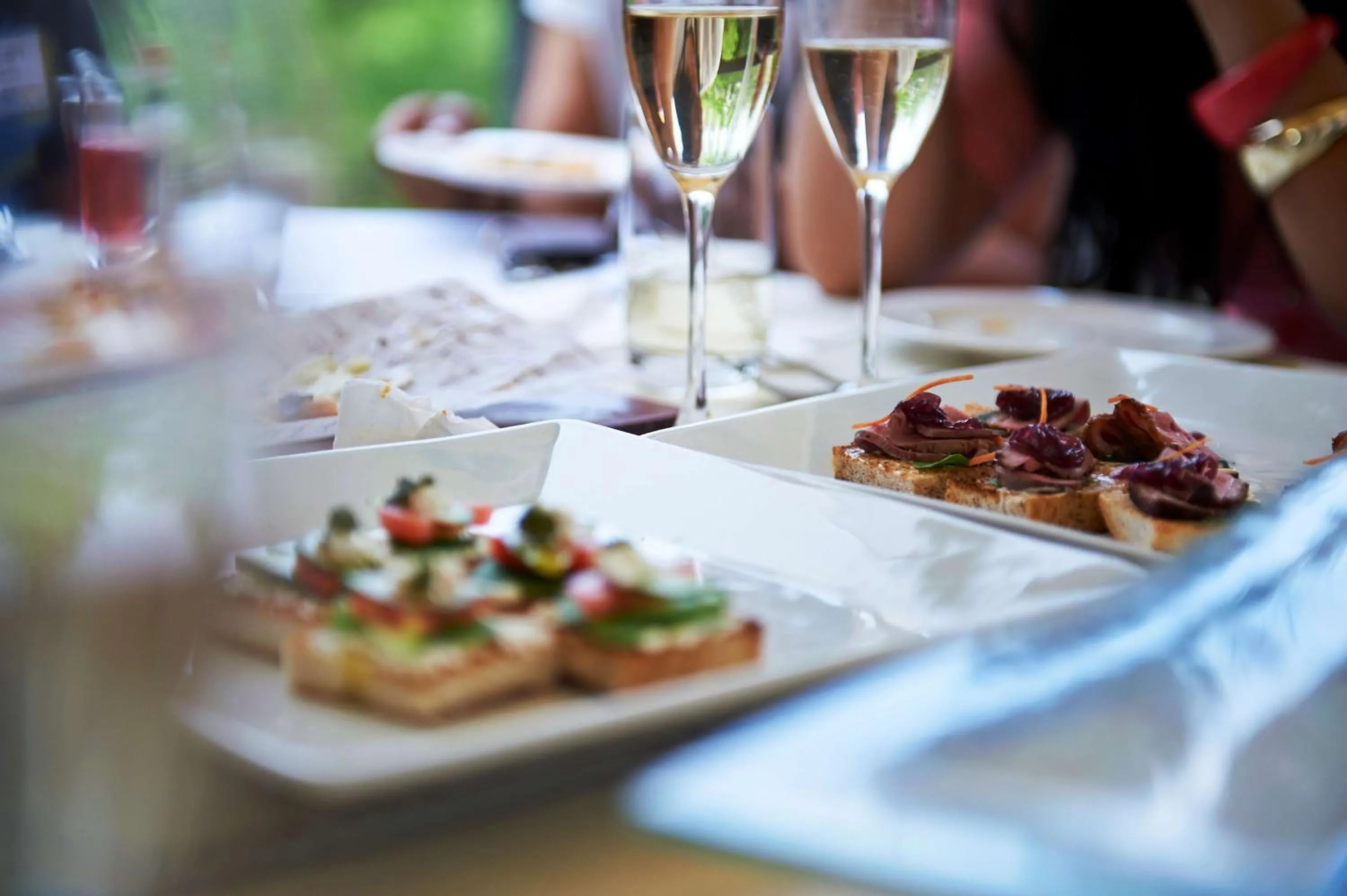 Restaurant/places to eat in Southern Sun OR Tambo International Airport