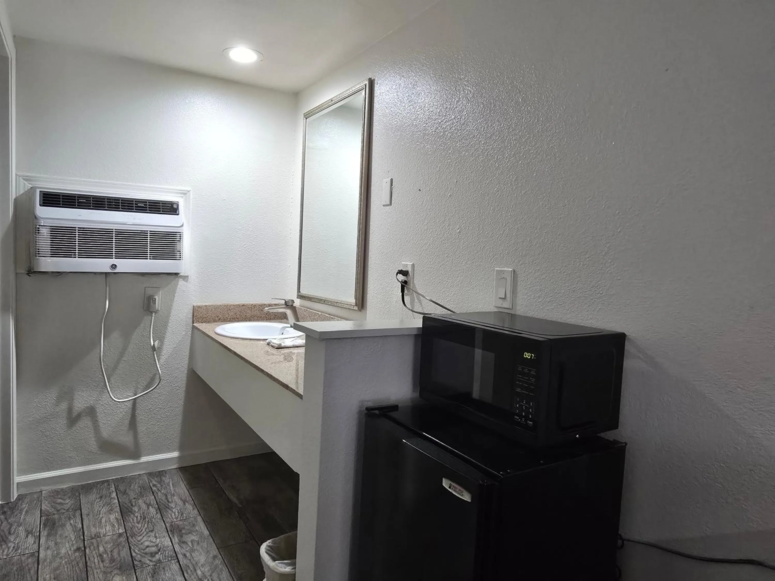 Bathroom in Peach City Inn - Marysville/Yuba City