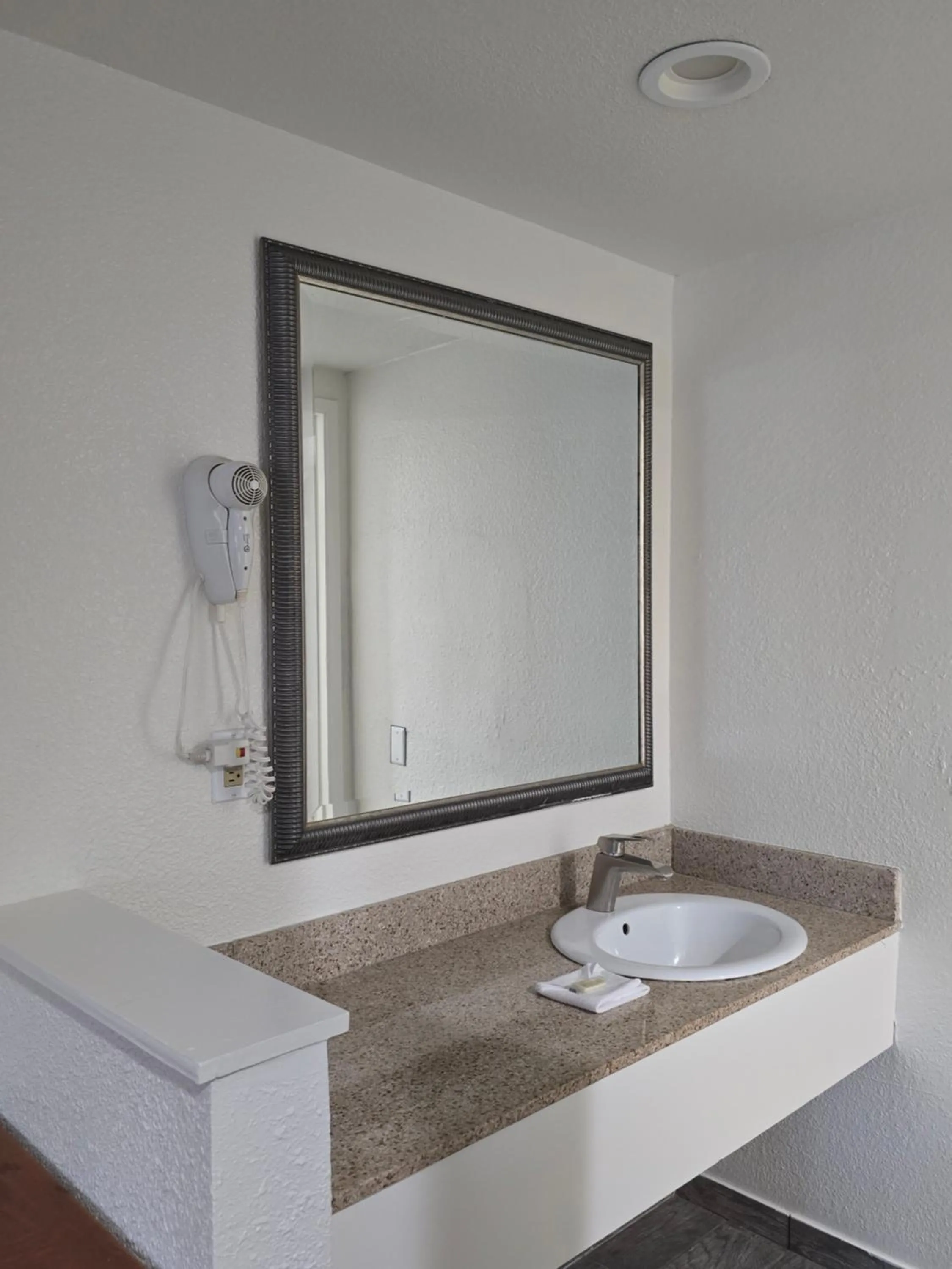 Bathroom in Peach City Inn - Marysville/Yuba City