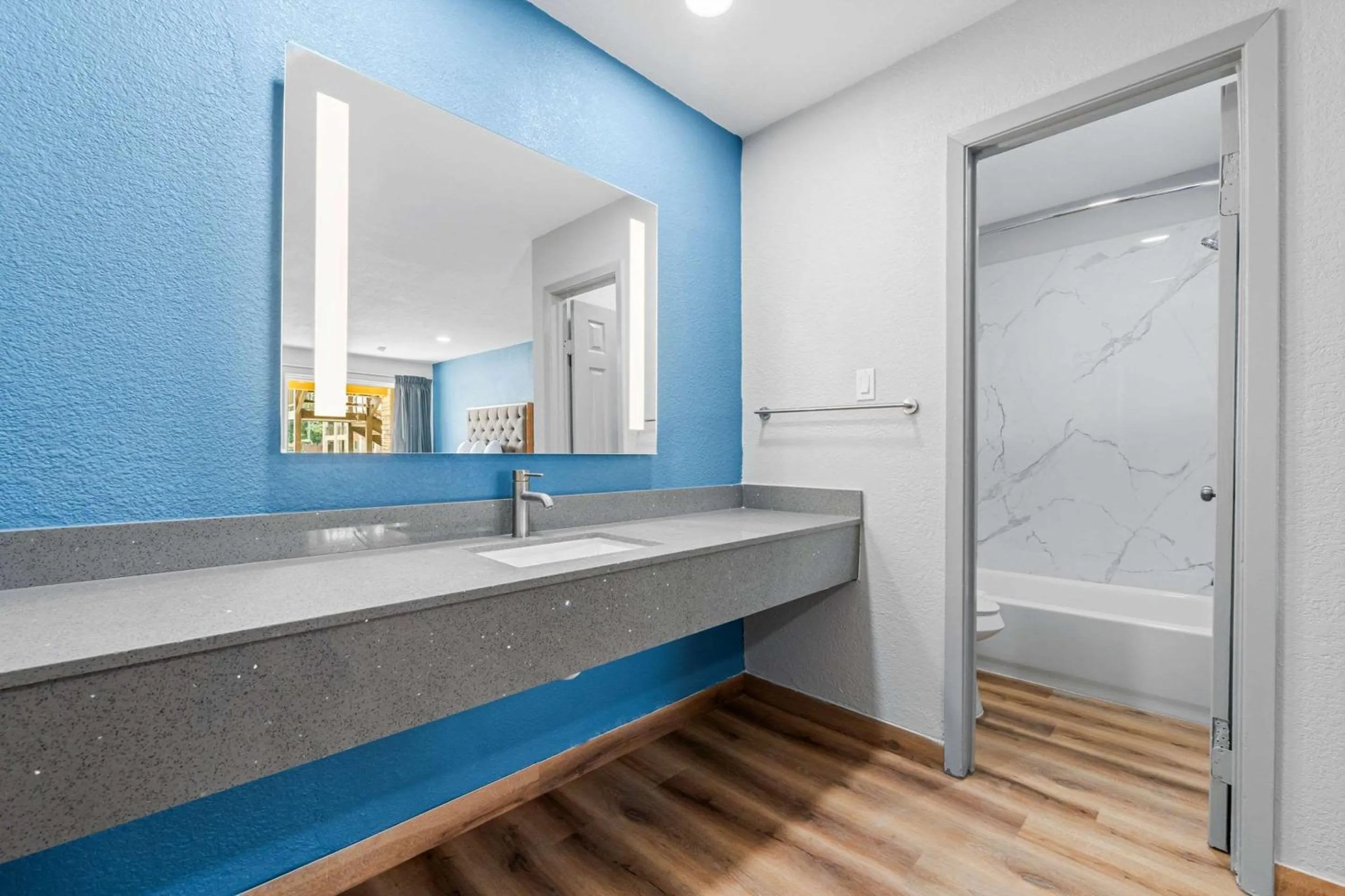 Bedroom in Econo Lodge Inn & Suites Sealy