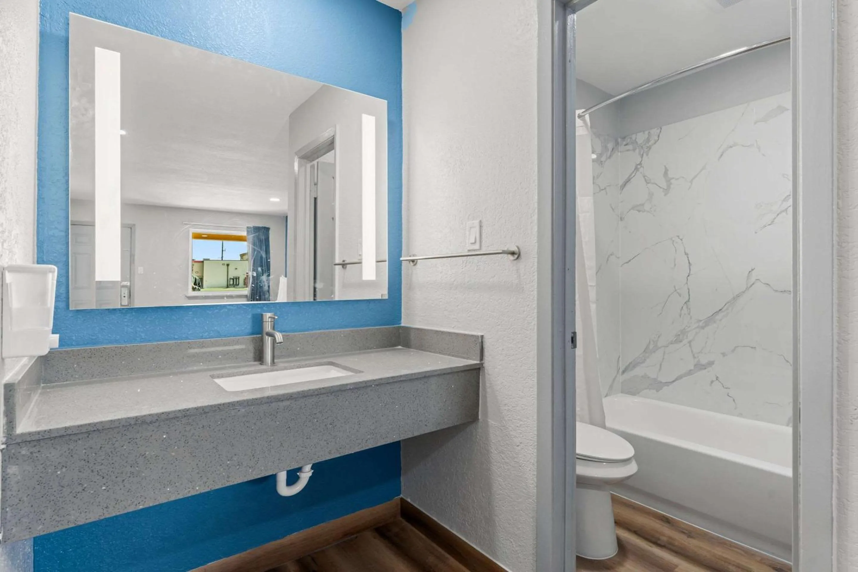 Bedroom in Econo Lodge Inn & Suites Sealy