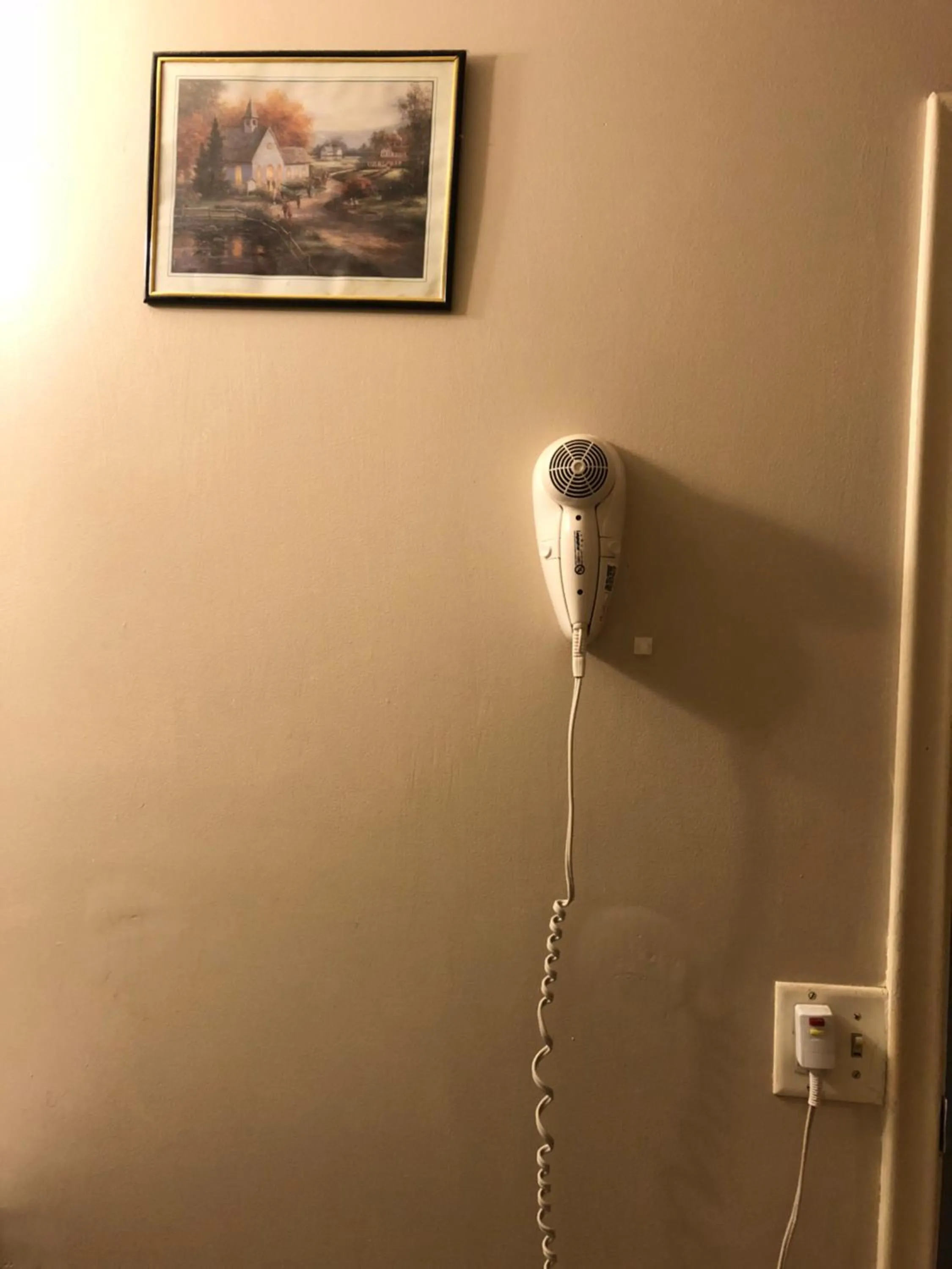 Bathroom in Village Inn Motel Holt