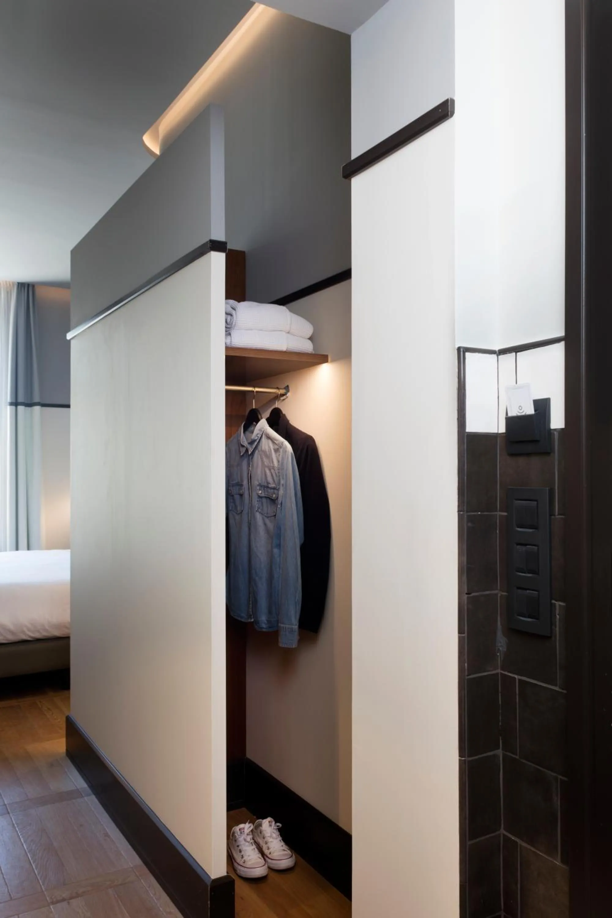 wardrobe, Bed in Praktik Èssens