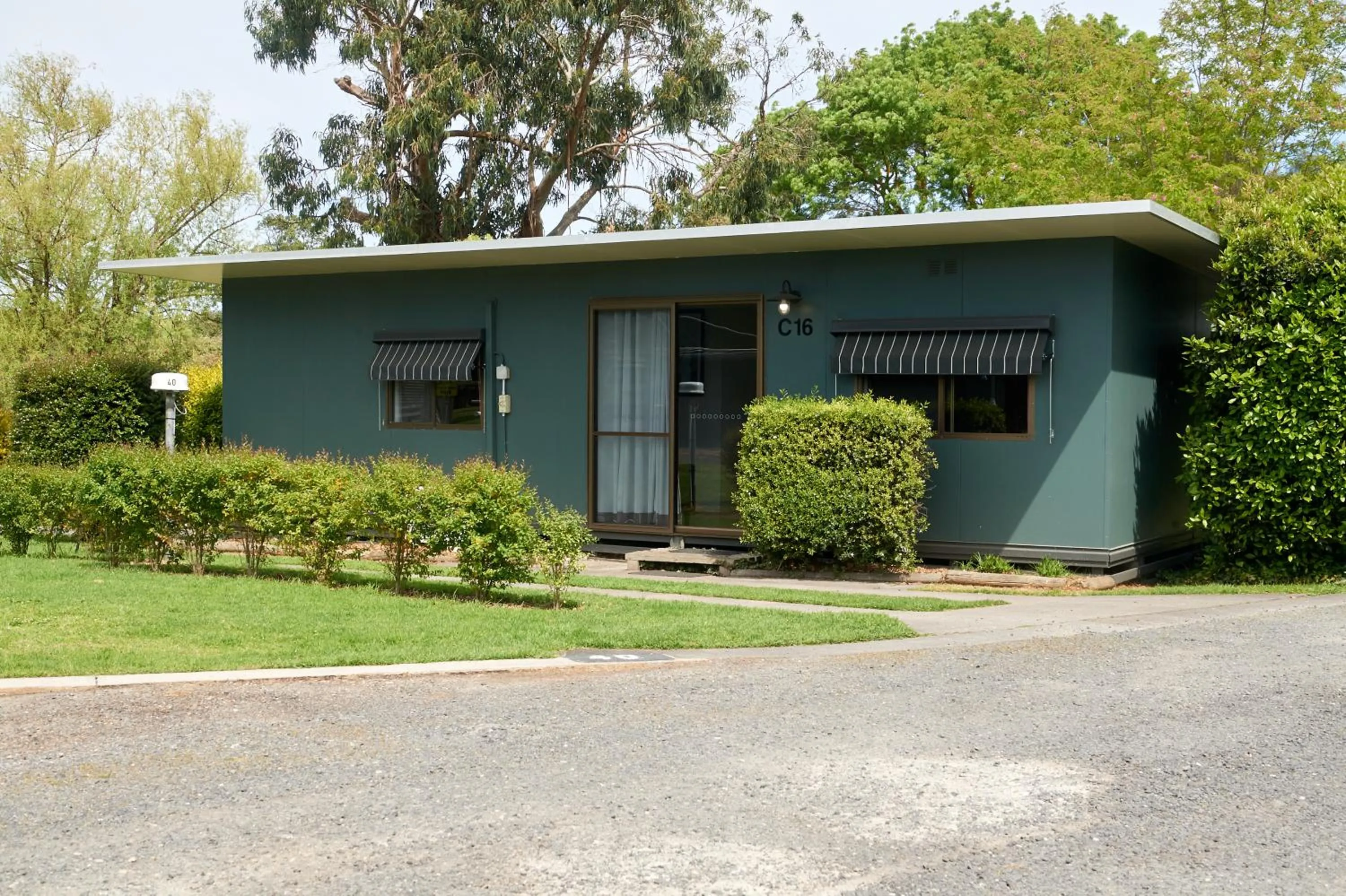 Property building in Pine Country Caravan Park
