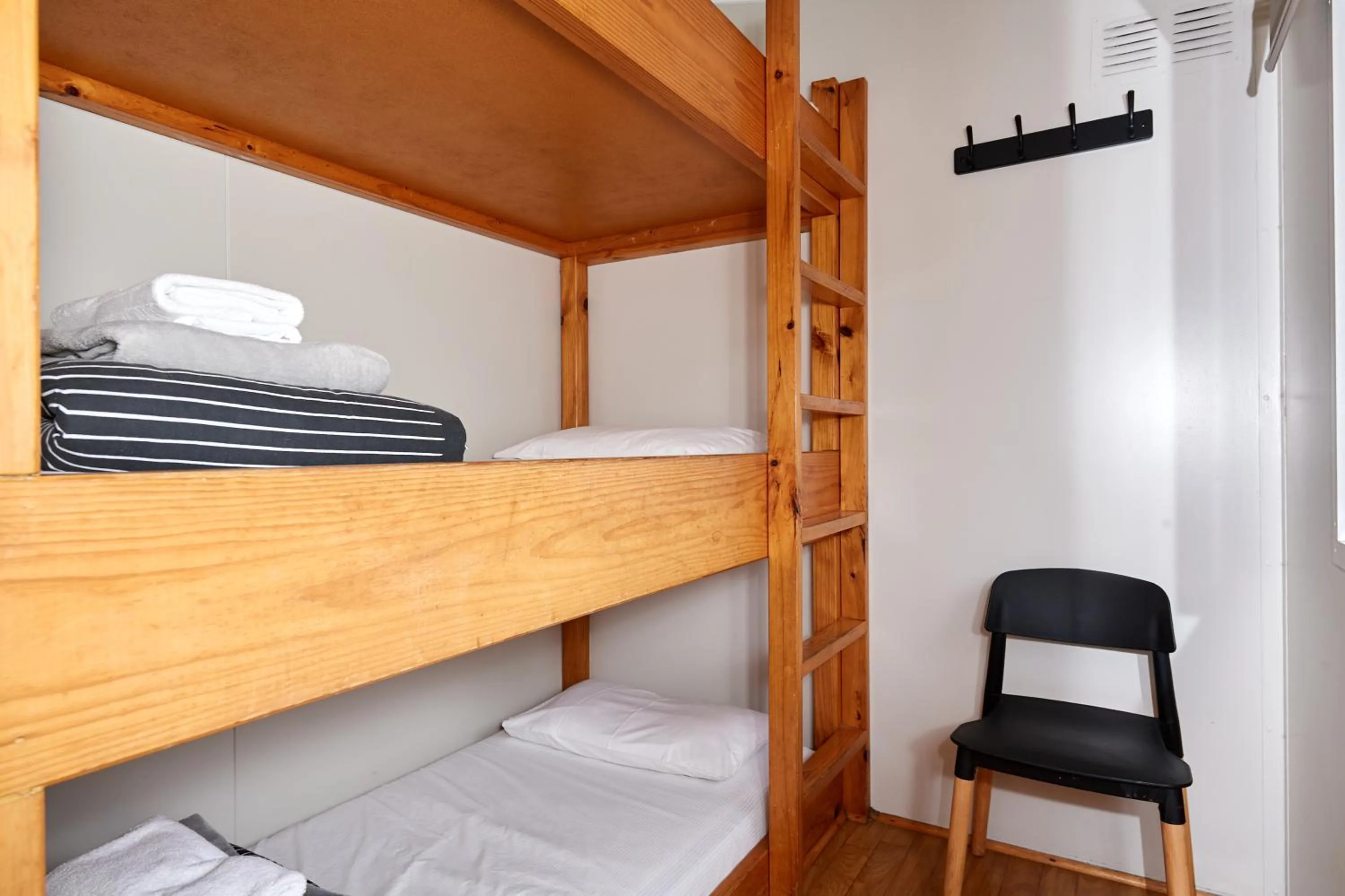 Bedroom, Bed in Pine Country Caravan Park