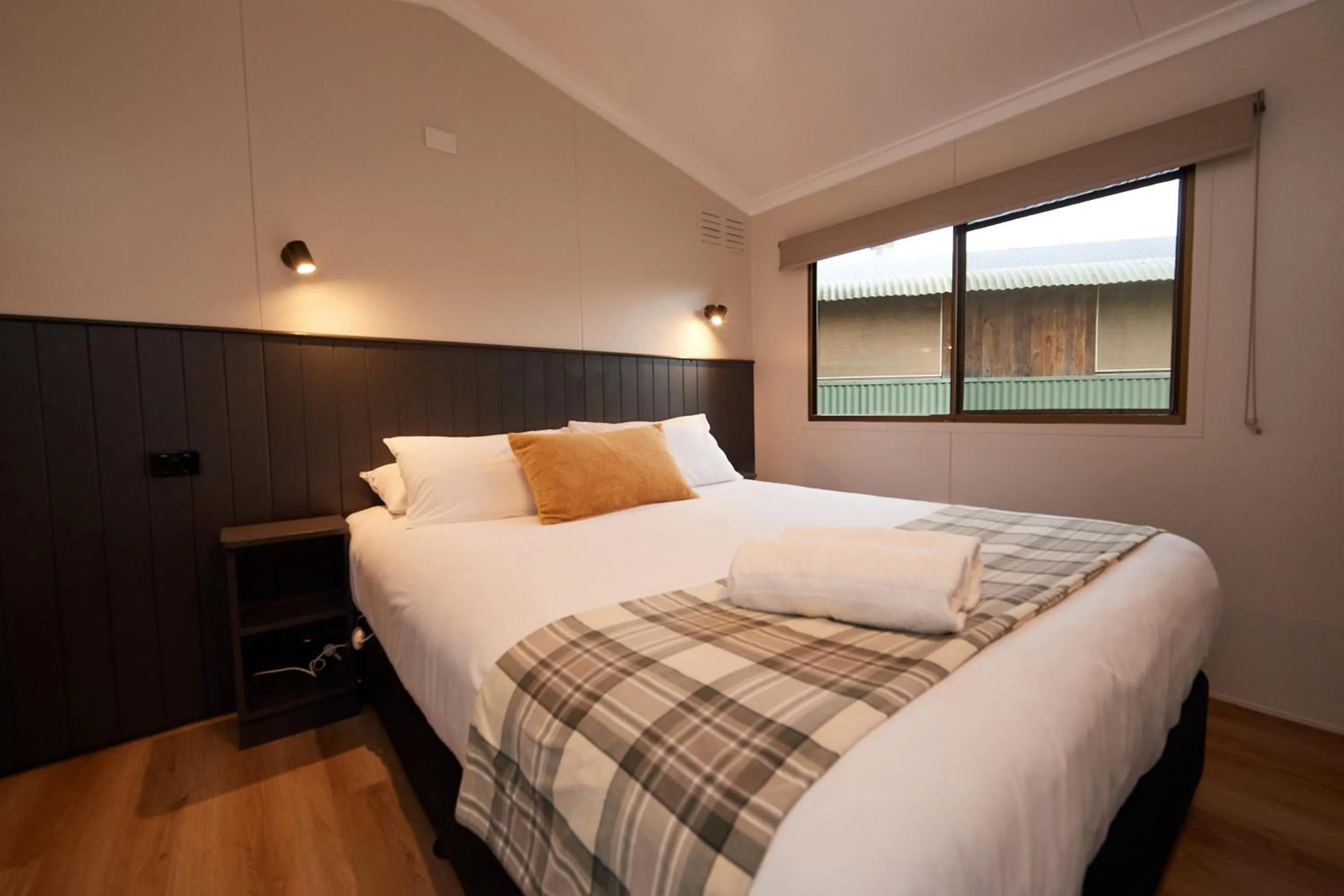Bedroom, Bed in Pine Country Caravan Park