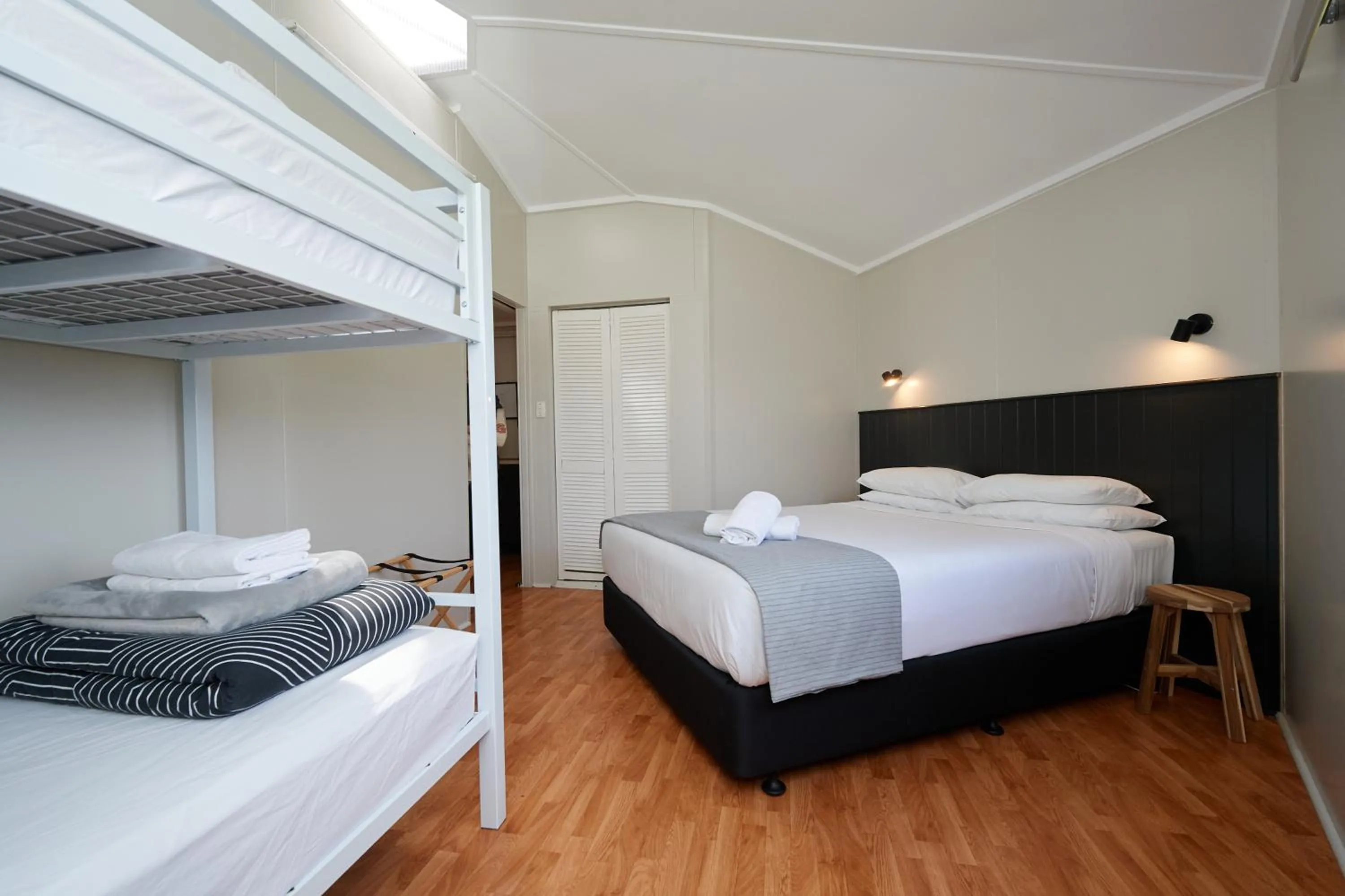 Bedroom, Bed in Pine Country Caravan Park